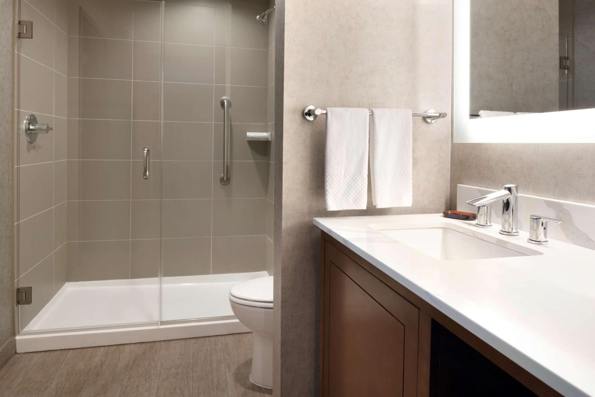 Embassy Suites by Hilton Chicago Naperville gallery photo in Naperville, IL — image 16