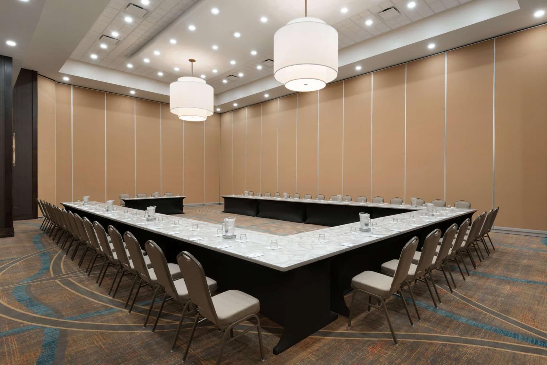 Embassy Suites by Hilton Chicago Naperville gallery photo in Naperville, IL — image 17