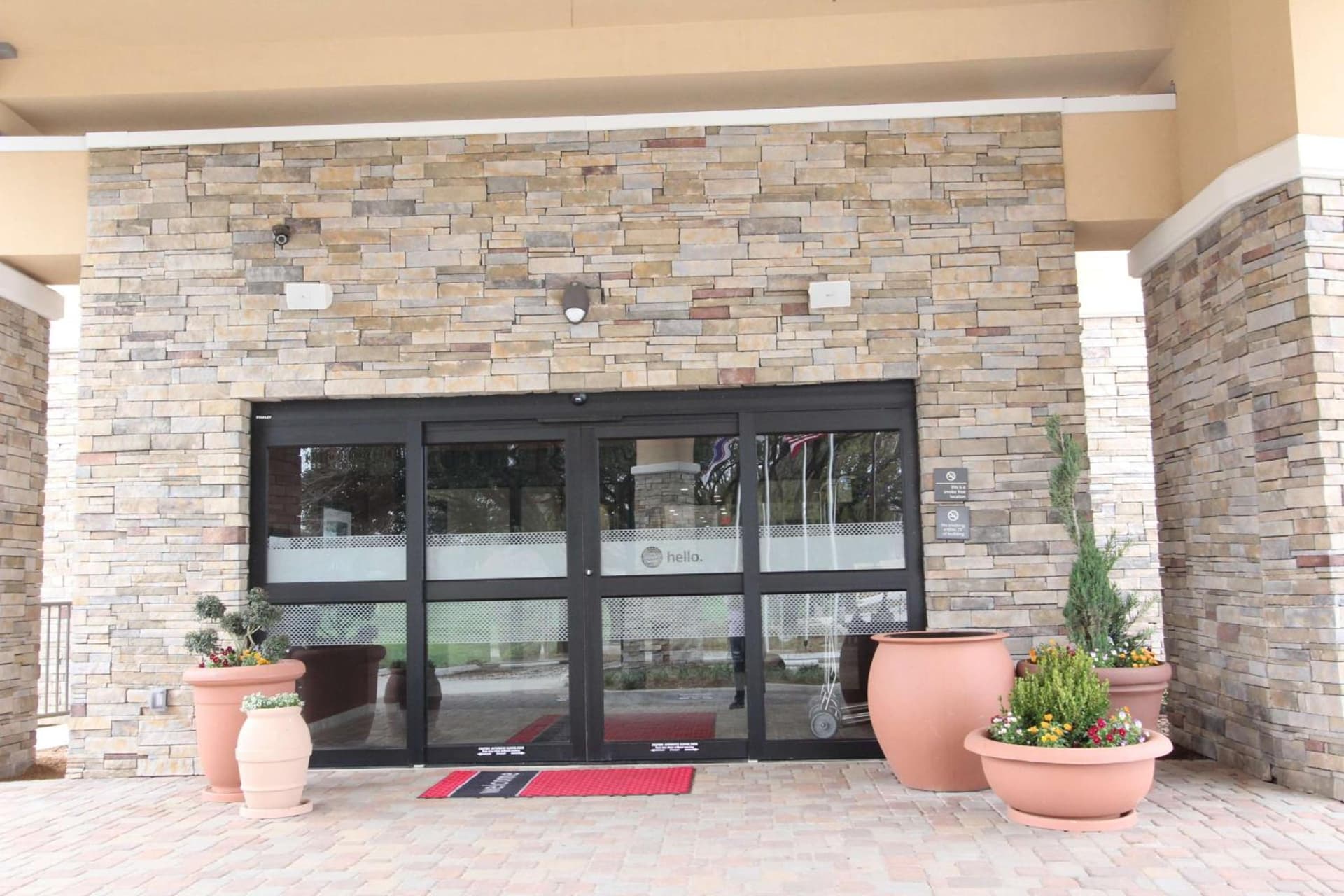 Hampton Inn & Suites Dallas Market Center interior in Dallas, TX — gallery photo 2