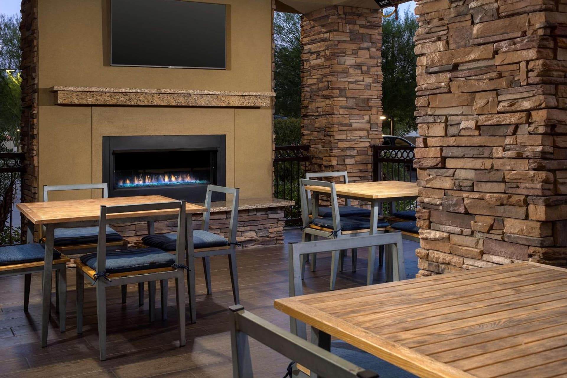 Hampton Inn & Suites Phoenix/Tempe property views in Tempe, AZ — gallery photo 3