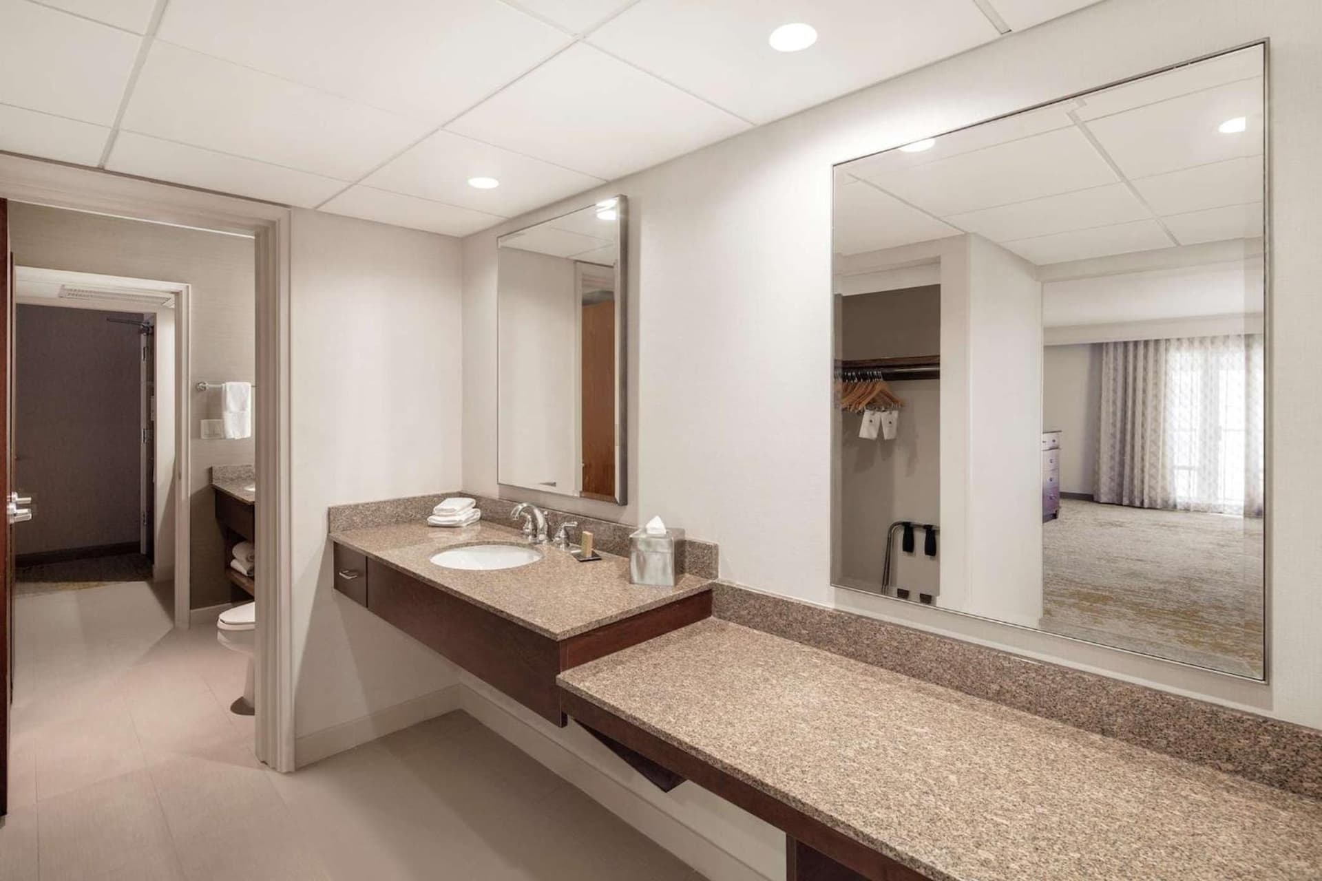 DoubleTree by Hilton Ontario Airport gallery photo in Ontario, CA — image 65