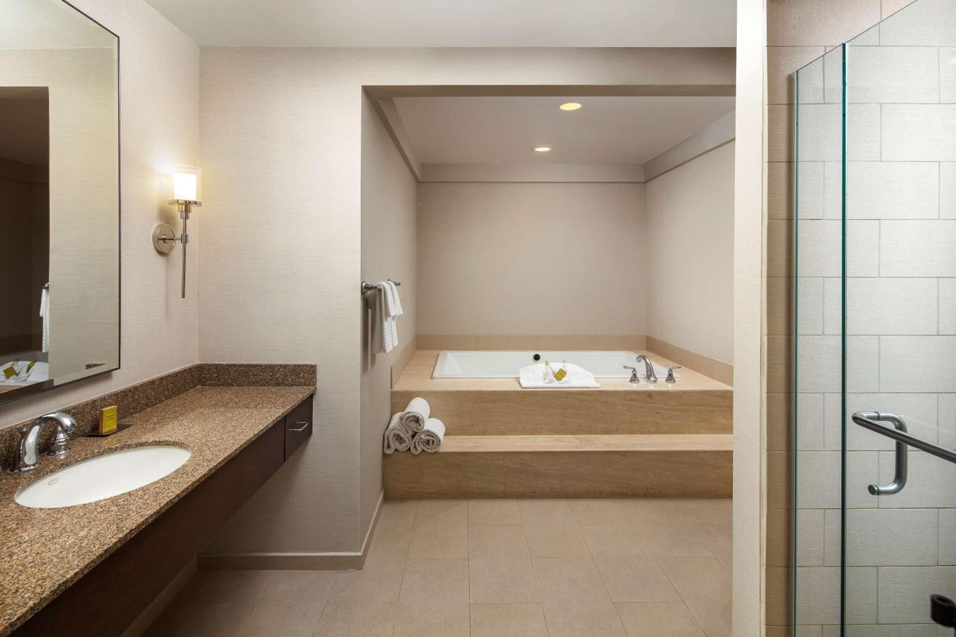 DoubleTree by Hilton Ontario Airport gallery photo in Ontario, CA — image 60