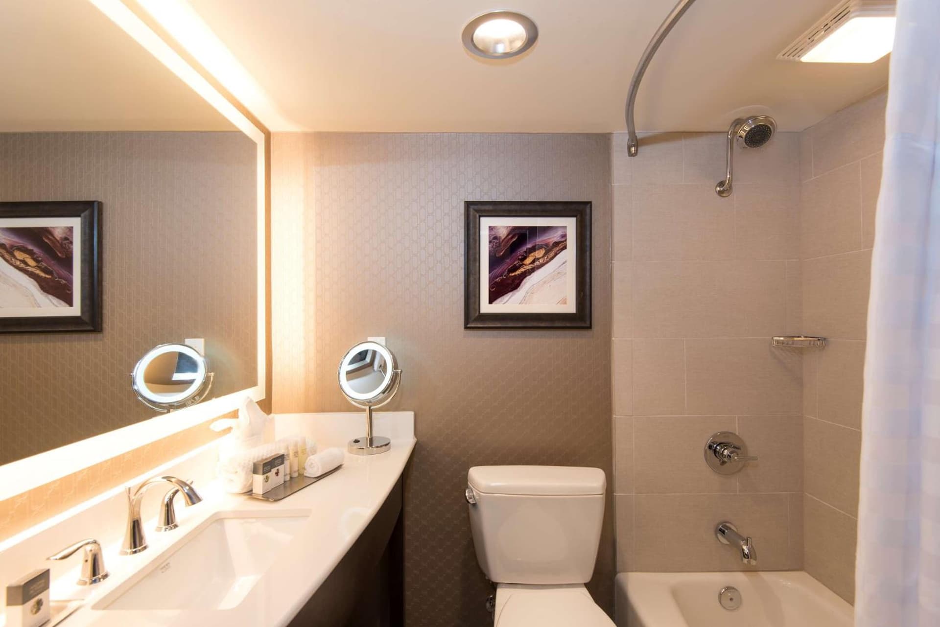 DoubleTree by Hilton Schenectady gallery photo in Schenectady, NY — image 24