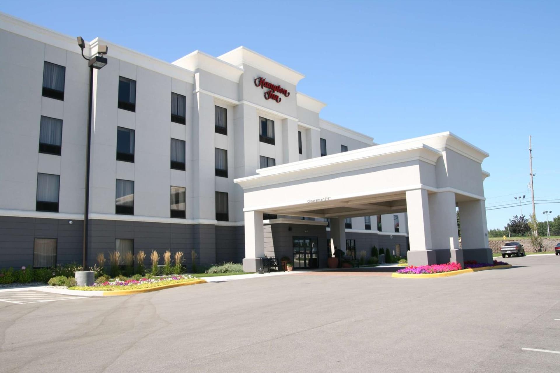 Hampton Inn Warsaw interior in Warsaw, IN — gallery photo 2