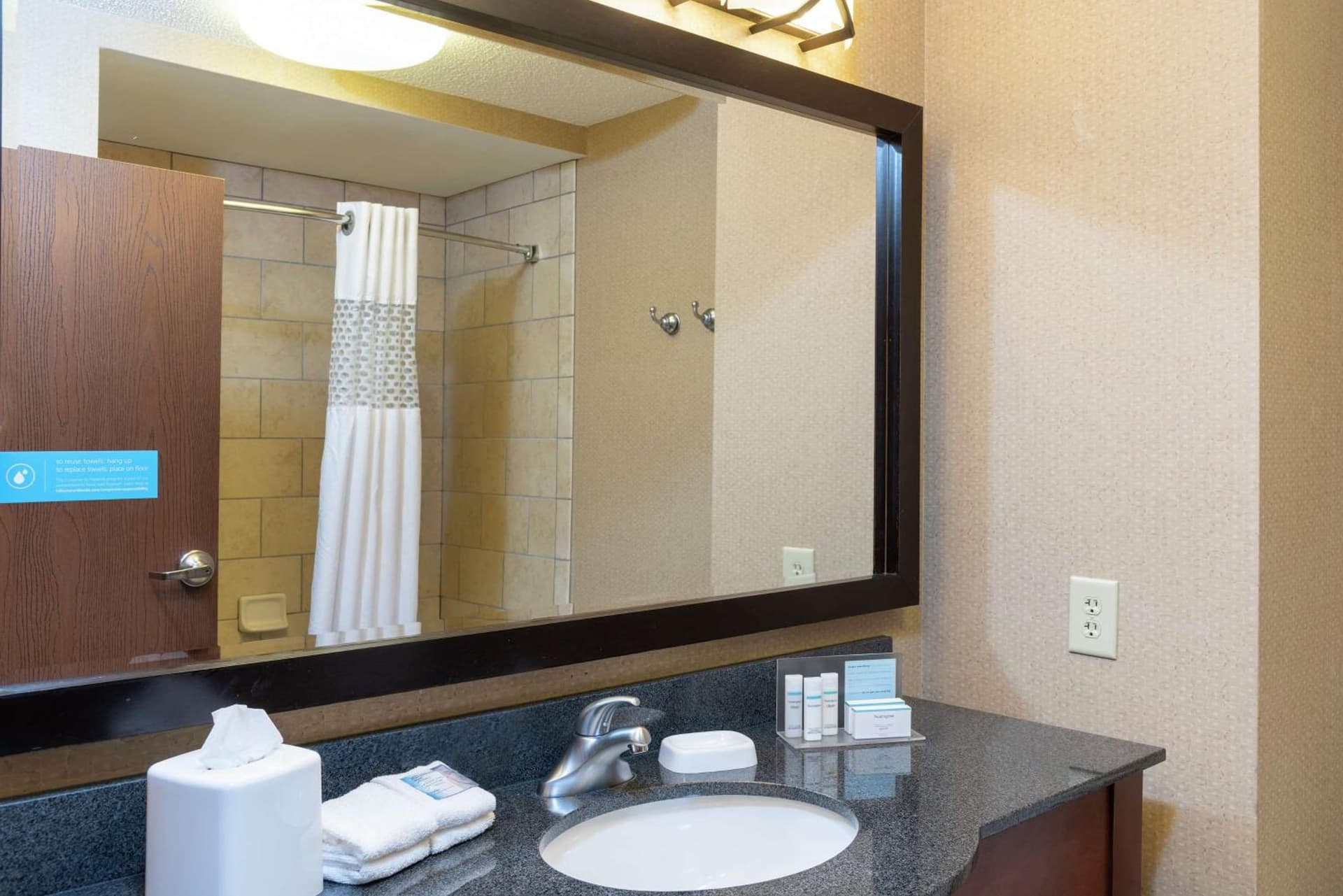 Hampton Inn Warsaw property views in Warsaw, IN — gallery photo 3