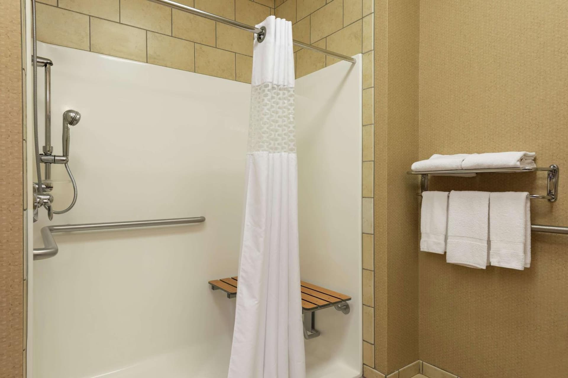 Hampton Inn Warsaw gallery photo in Warsaw, IN — image 4