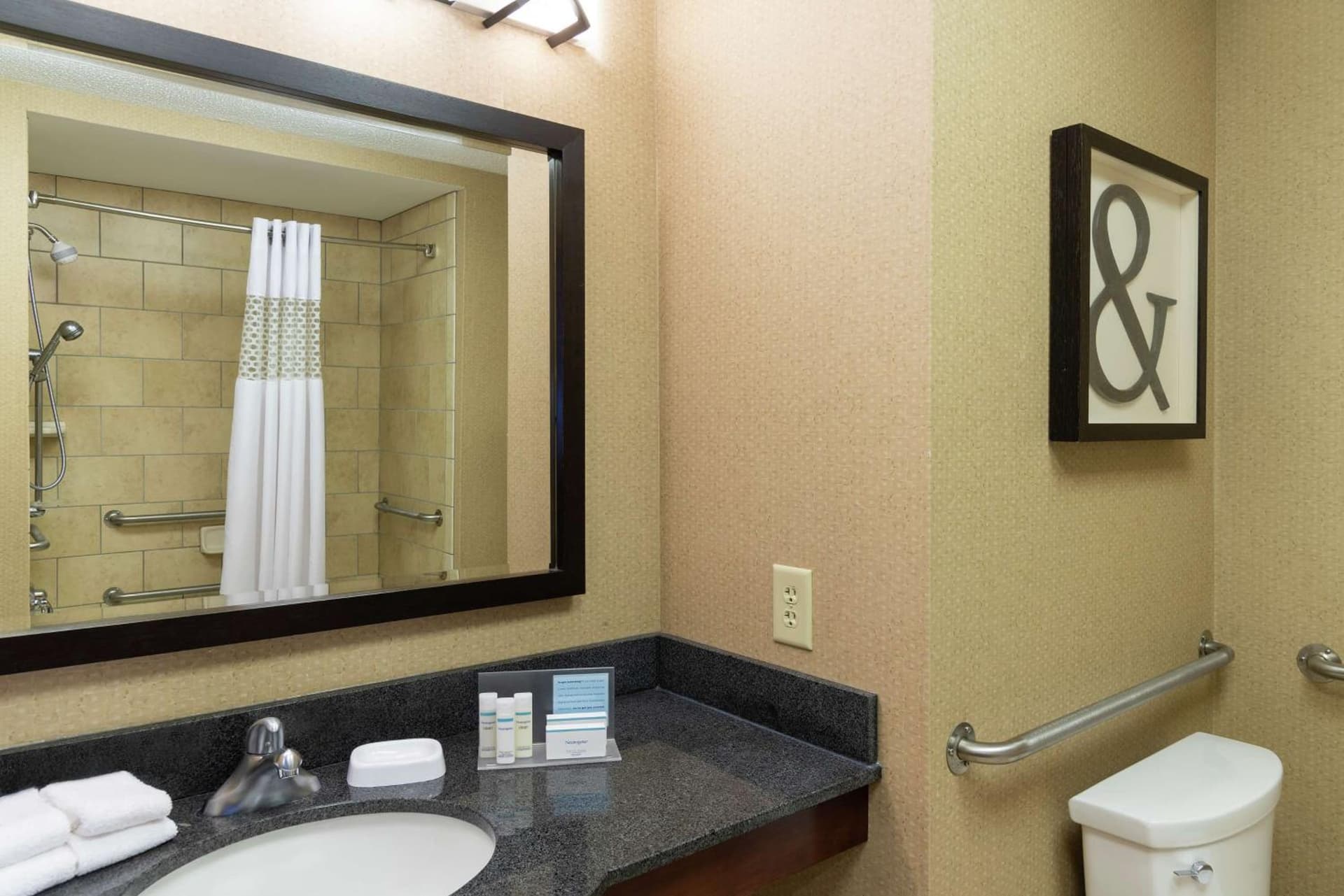 Hampton Inn Warsaw gallery photo in Warsaw, IN — image 19