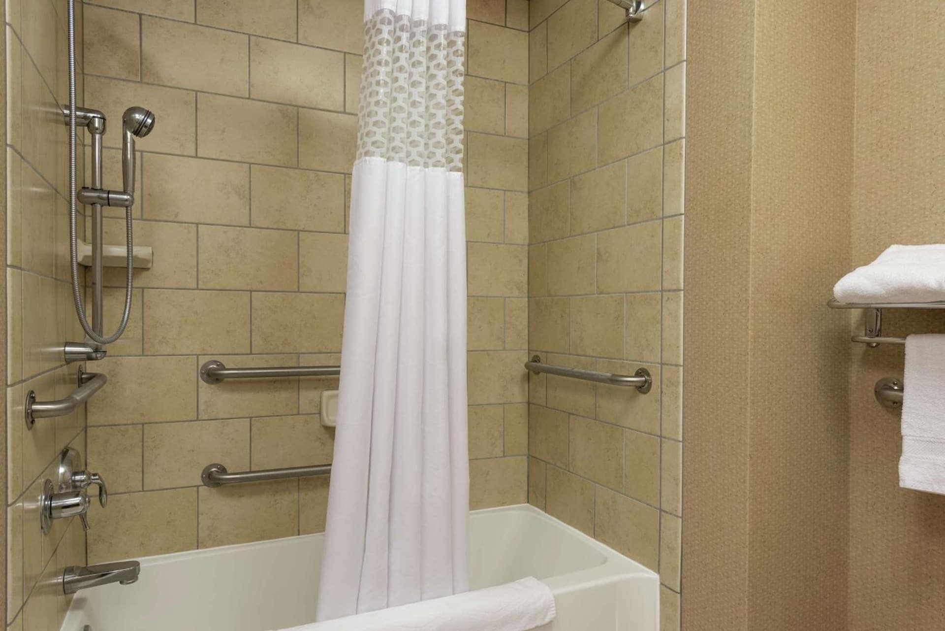 Hampton Inn Warsaw gallery photo in Warsaw, IN — image 20