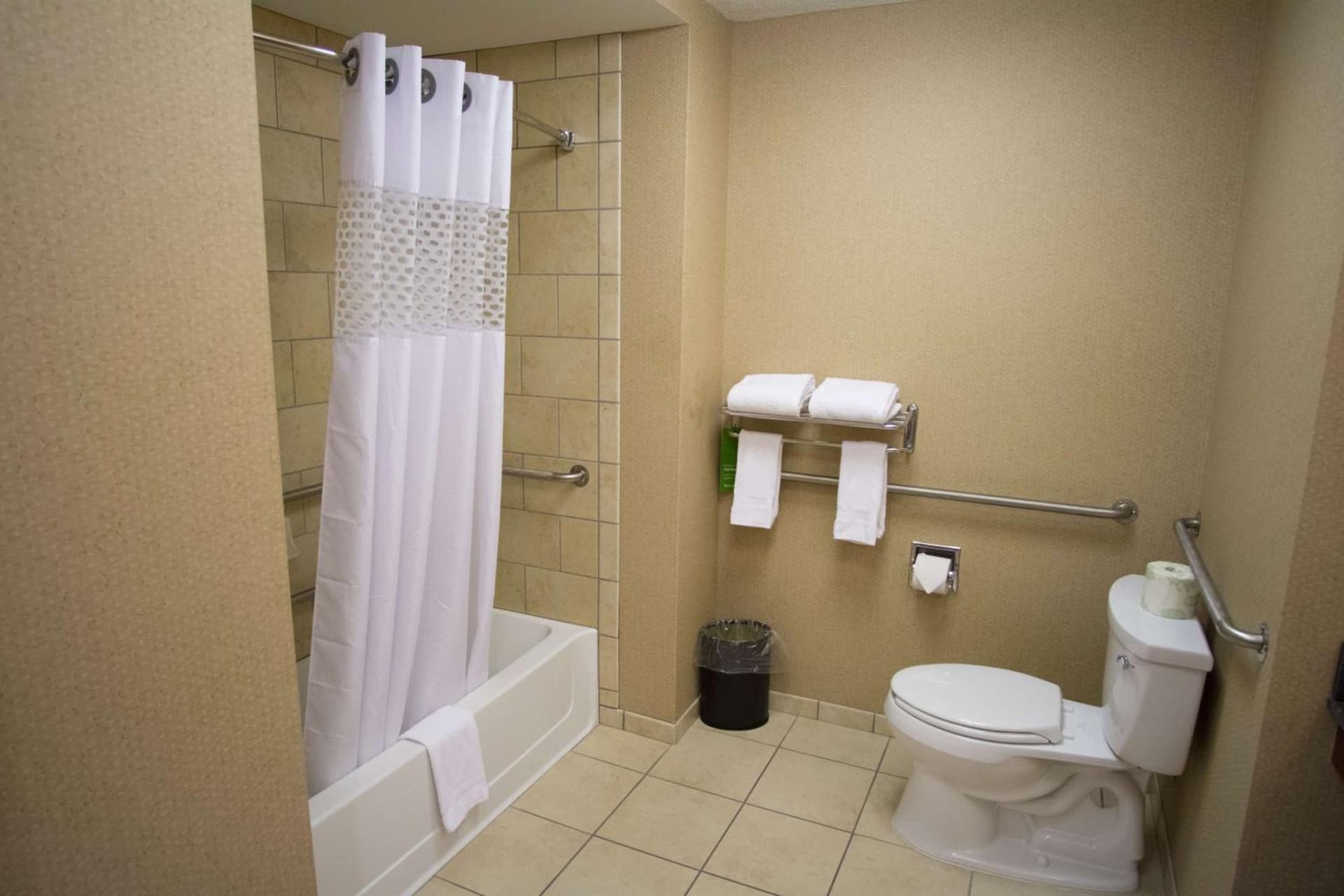 Hampton Inn Warsaw gallery photo in Warsaw, IN — image 10