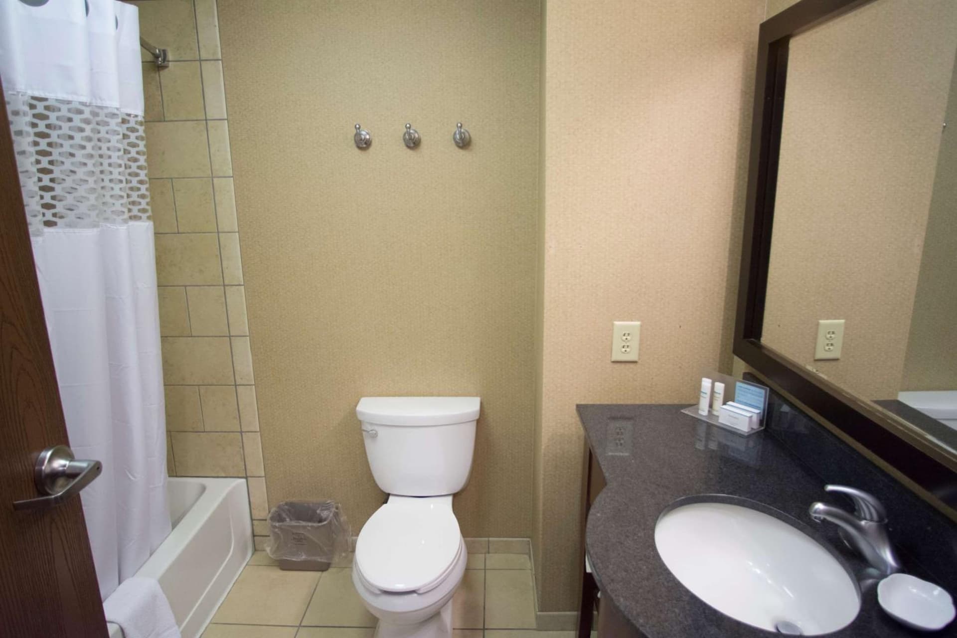 Hampton Inn Warsaw gallery photo in Warsaw, IN — image 35