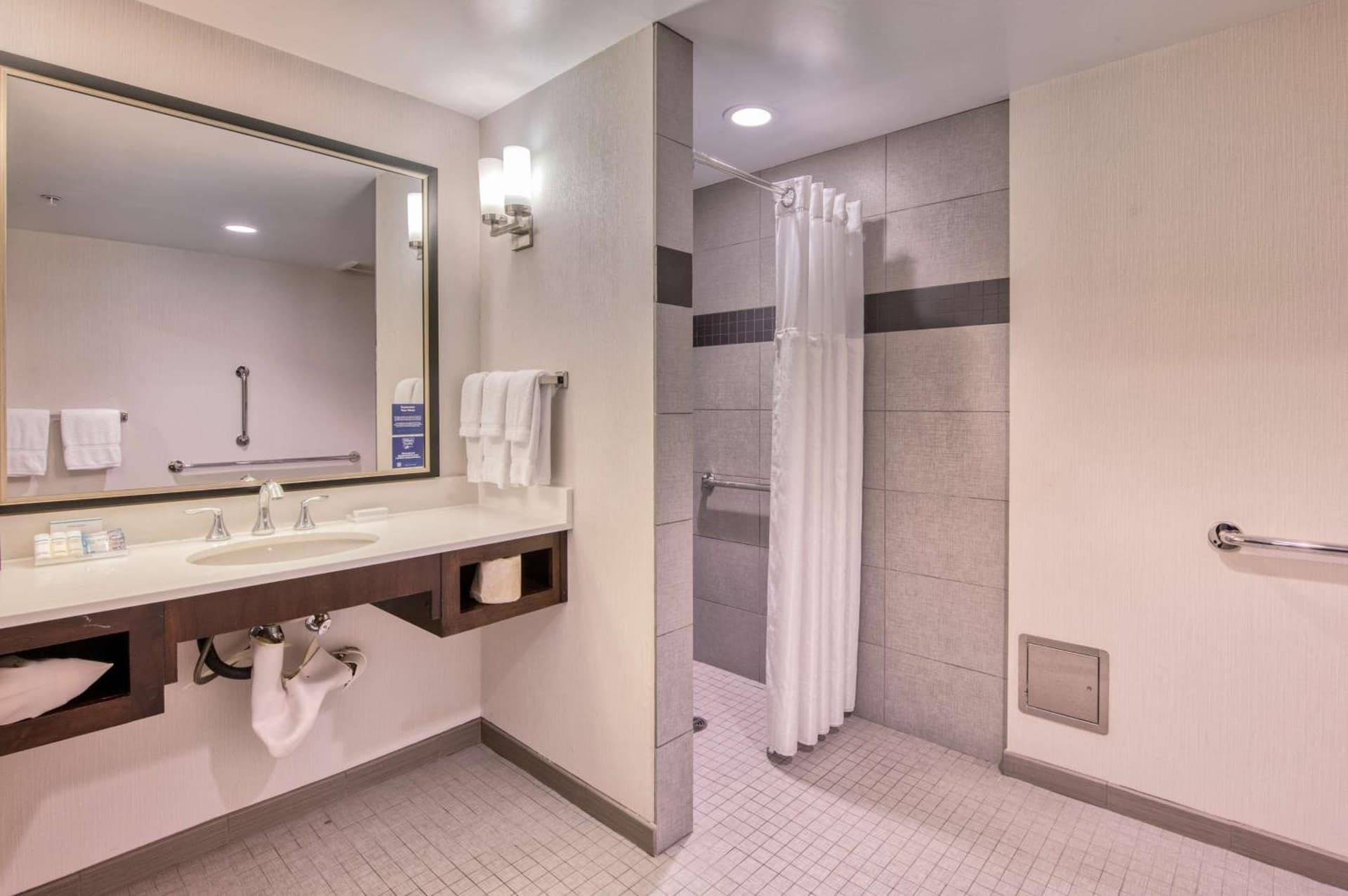 Hilton Garden Inn Irvine/Orange County Airport gallery photo in Irvine, CA — image 42