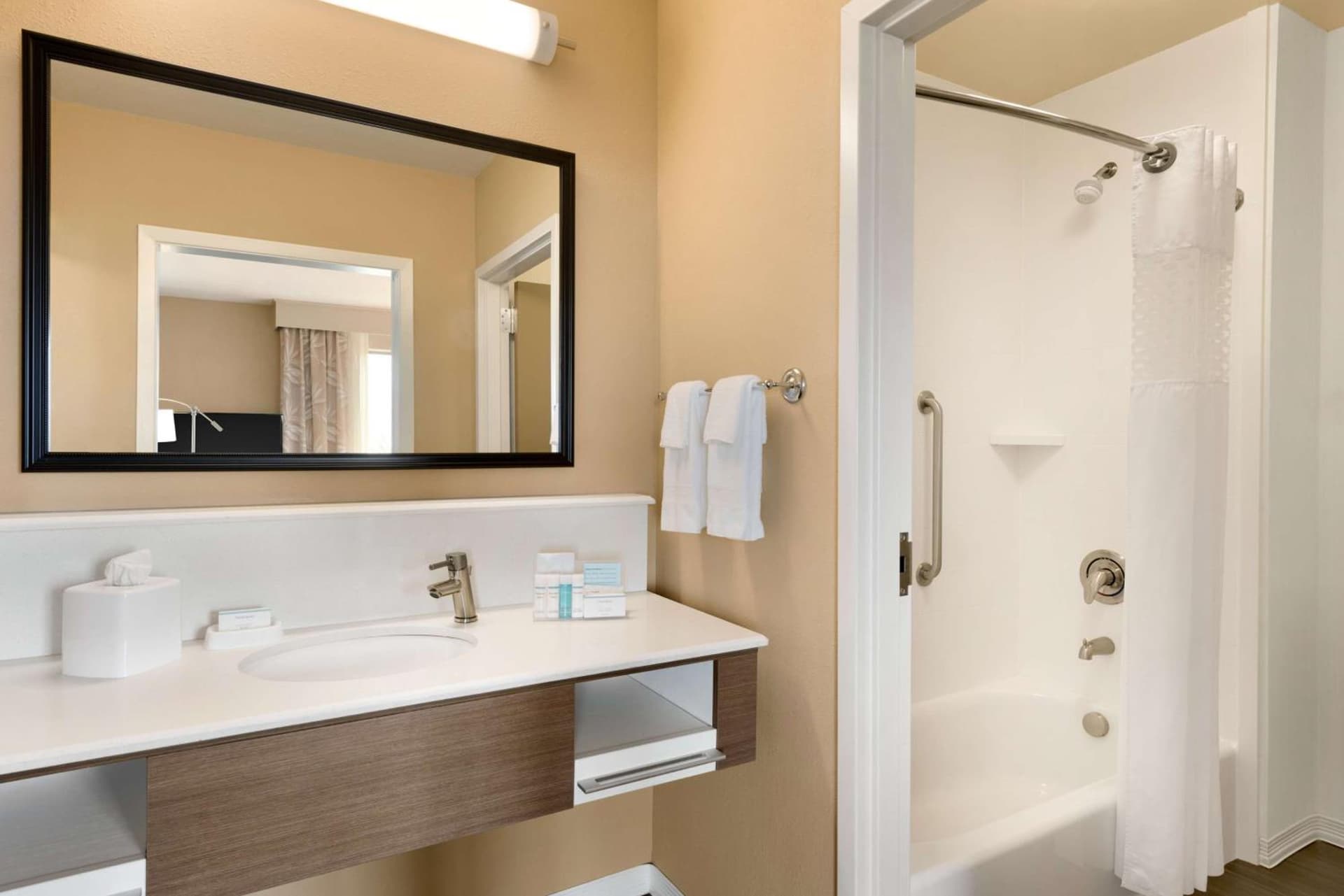 Hampton Inn and Suites Monroe gallery photo in Monroe, LA — image 10