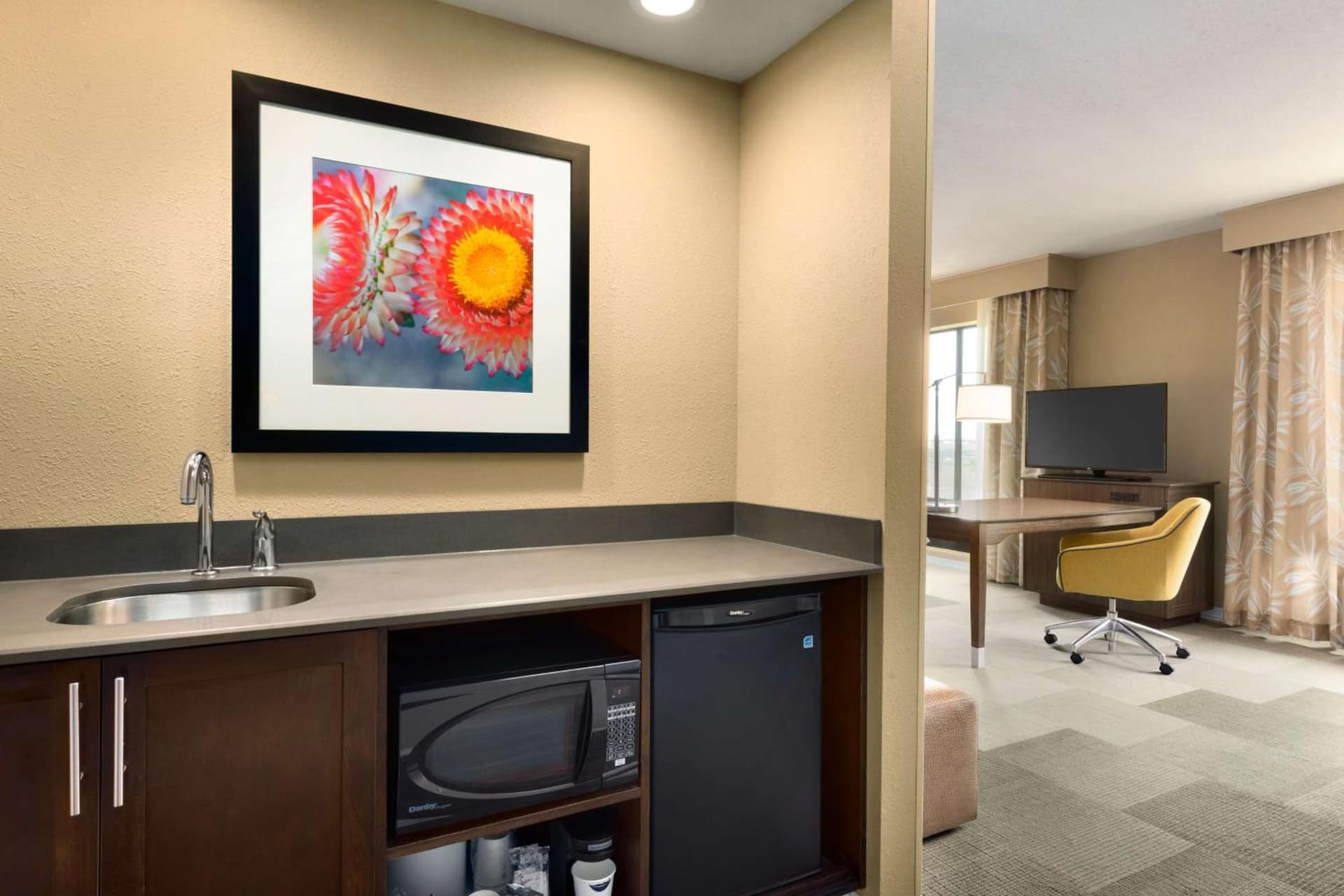 Hampton Inn and Suites Monroe interior in Monroe, LA — gallery photo 2