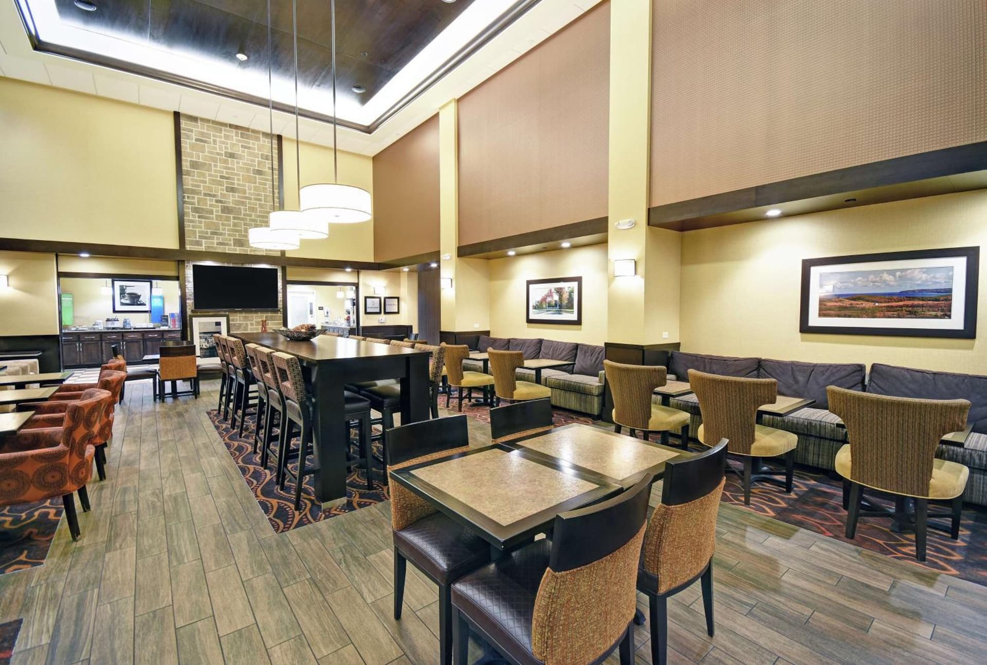 Hampton Inn & Suites Milwaukee/Franklin gallery photo in Franklin, WI — image 59