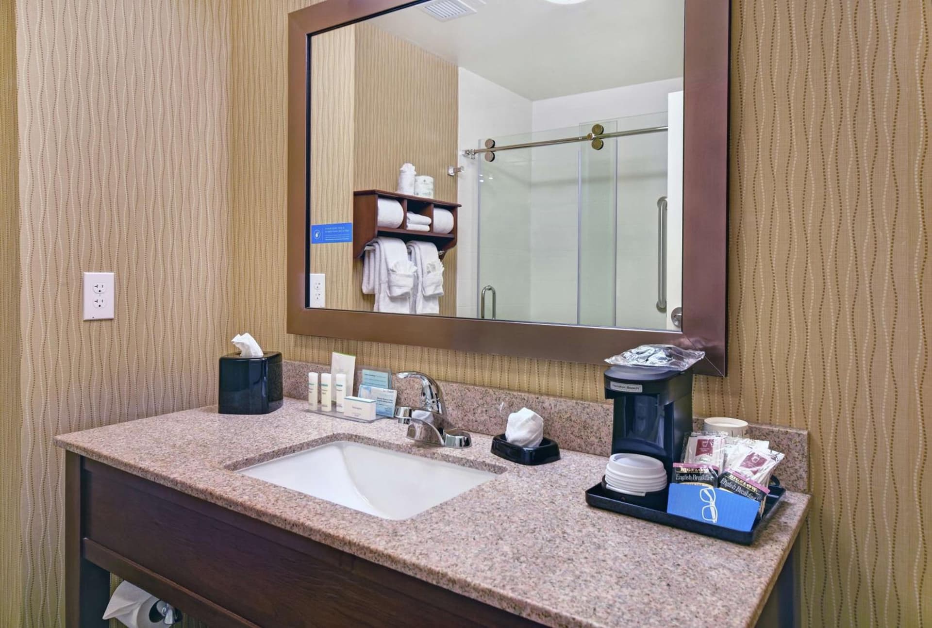 Hampton Inn & Suites Milwaukee/Franklin gallery photo in Franklin, WI — image 13
