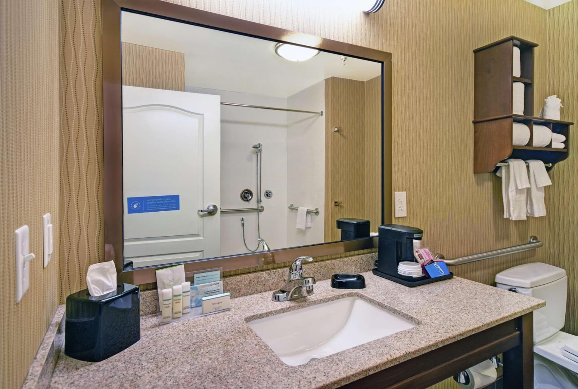 Hampton Inn & Suites Milwaukee/Franklin gallery photo in Franklin, WI — image 36
