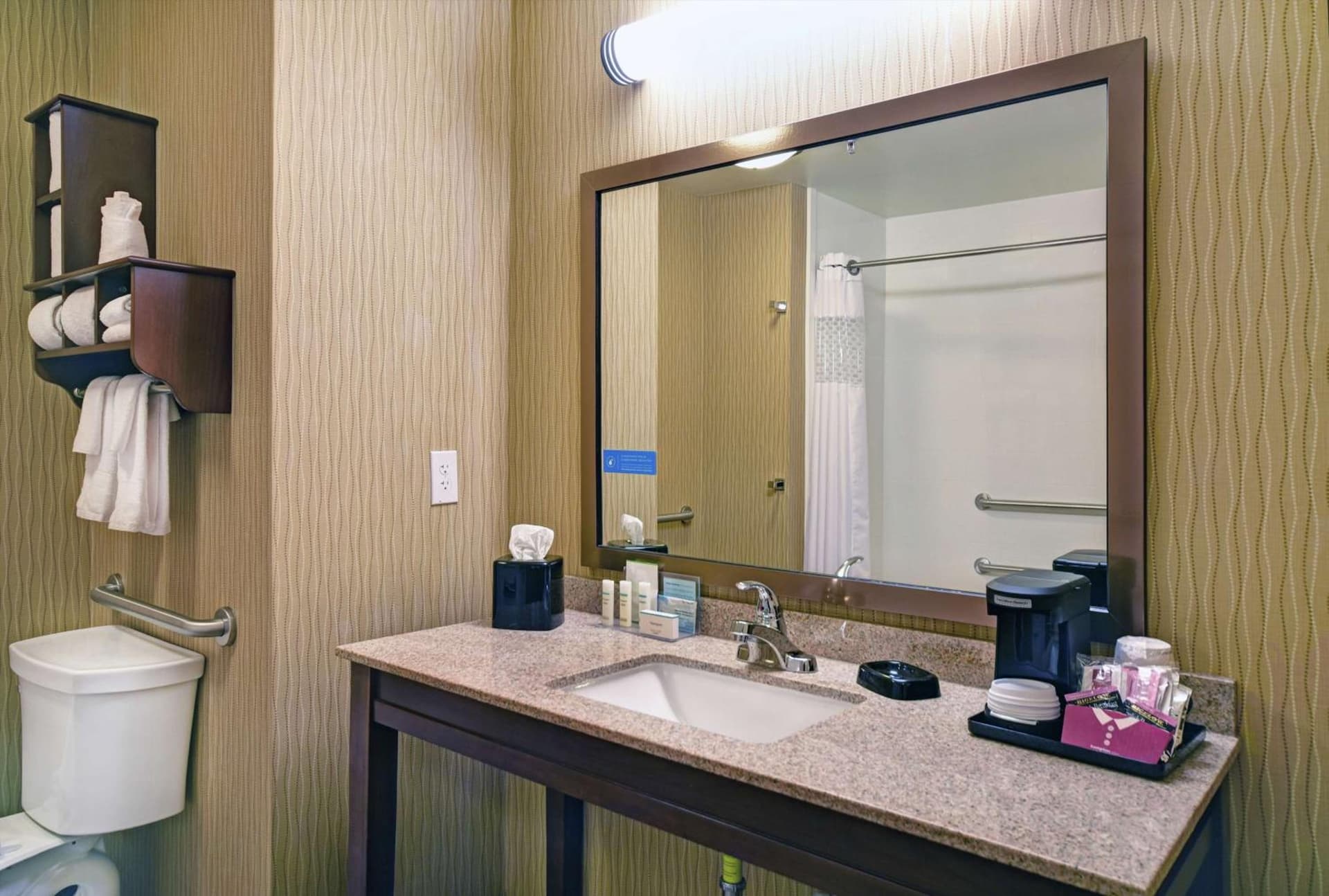 Hampton Inn & Suites Milwaukee/Franklin gallery photo in Franklin, WI — image 25