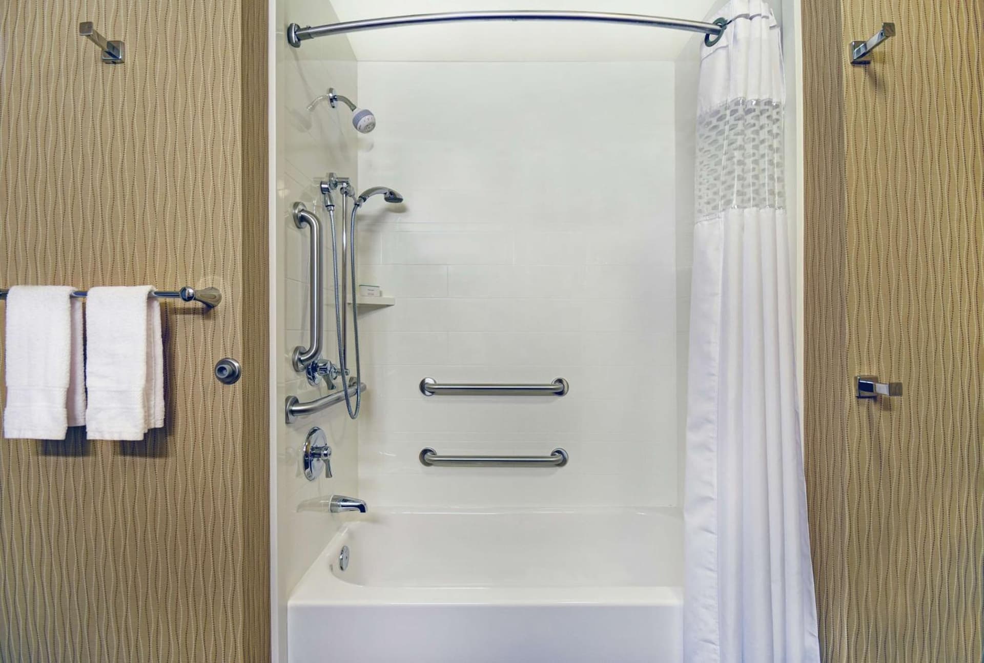 Hampton Inn & Suites Milwaukee/Franklin gallery photo in Franklin, WI — image 16