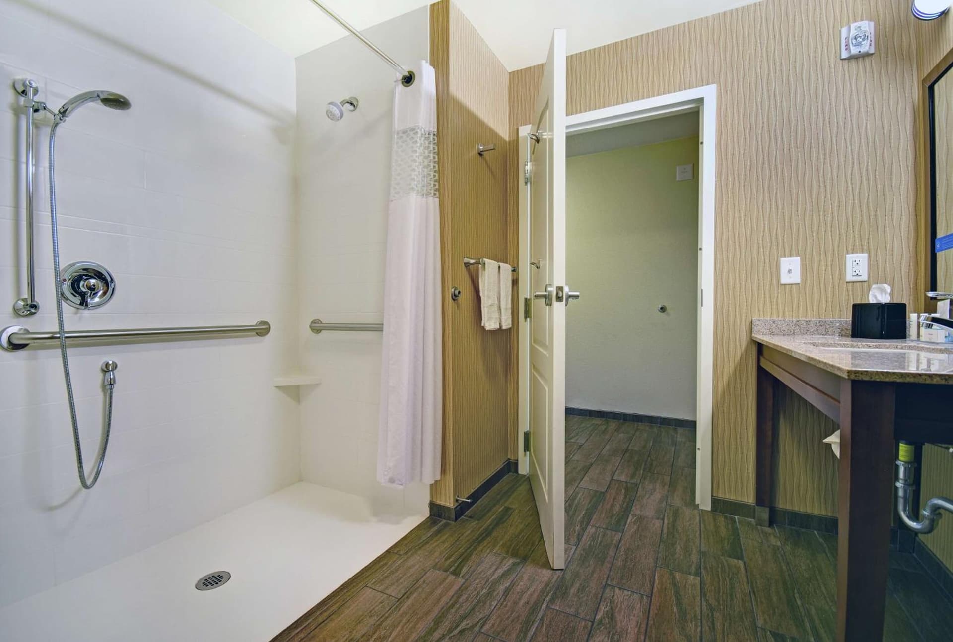 Hampton Inn & Suites Milwaukee/Franklin gallery photo in Franklin, WI — image 43