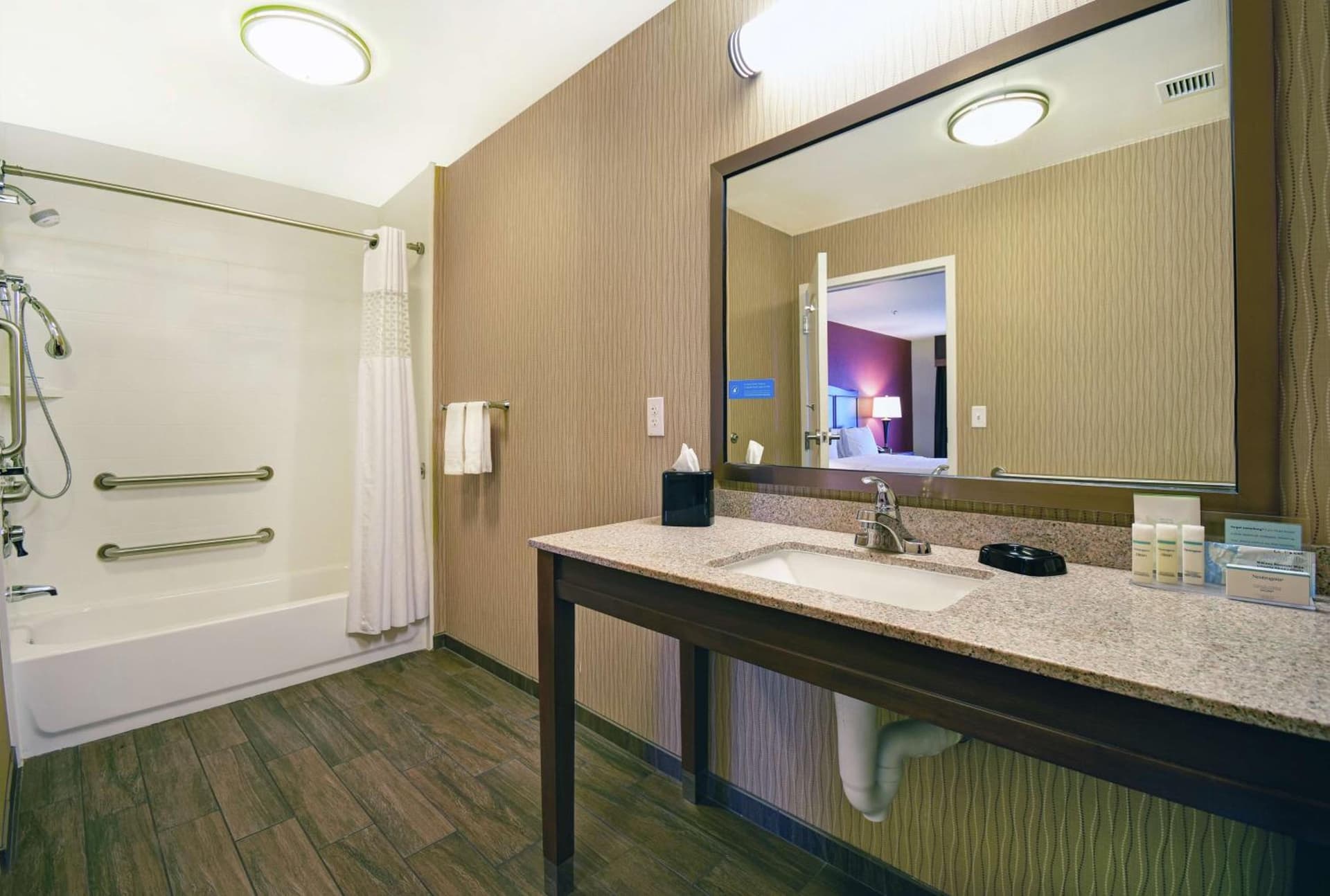 Hampton Inn & Suites Milwaukee/Franklin gallery photo in Franklin, WI — image 18
