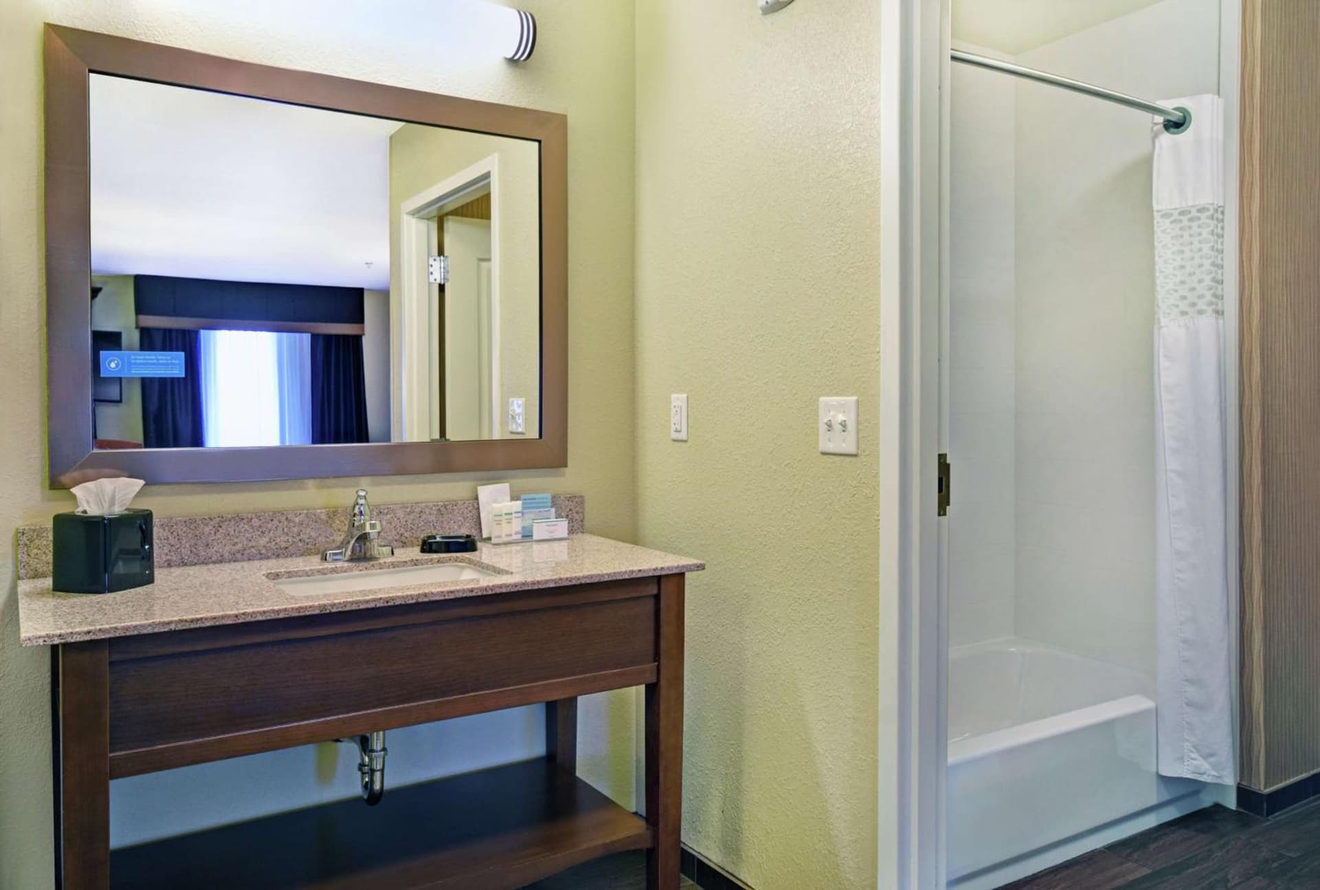 Hampton Inn & Suites Milwaukee/Franklin gallery photo in Franklin, WI — image 29