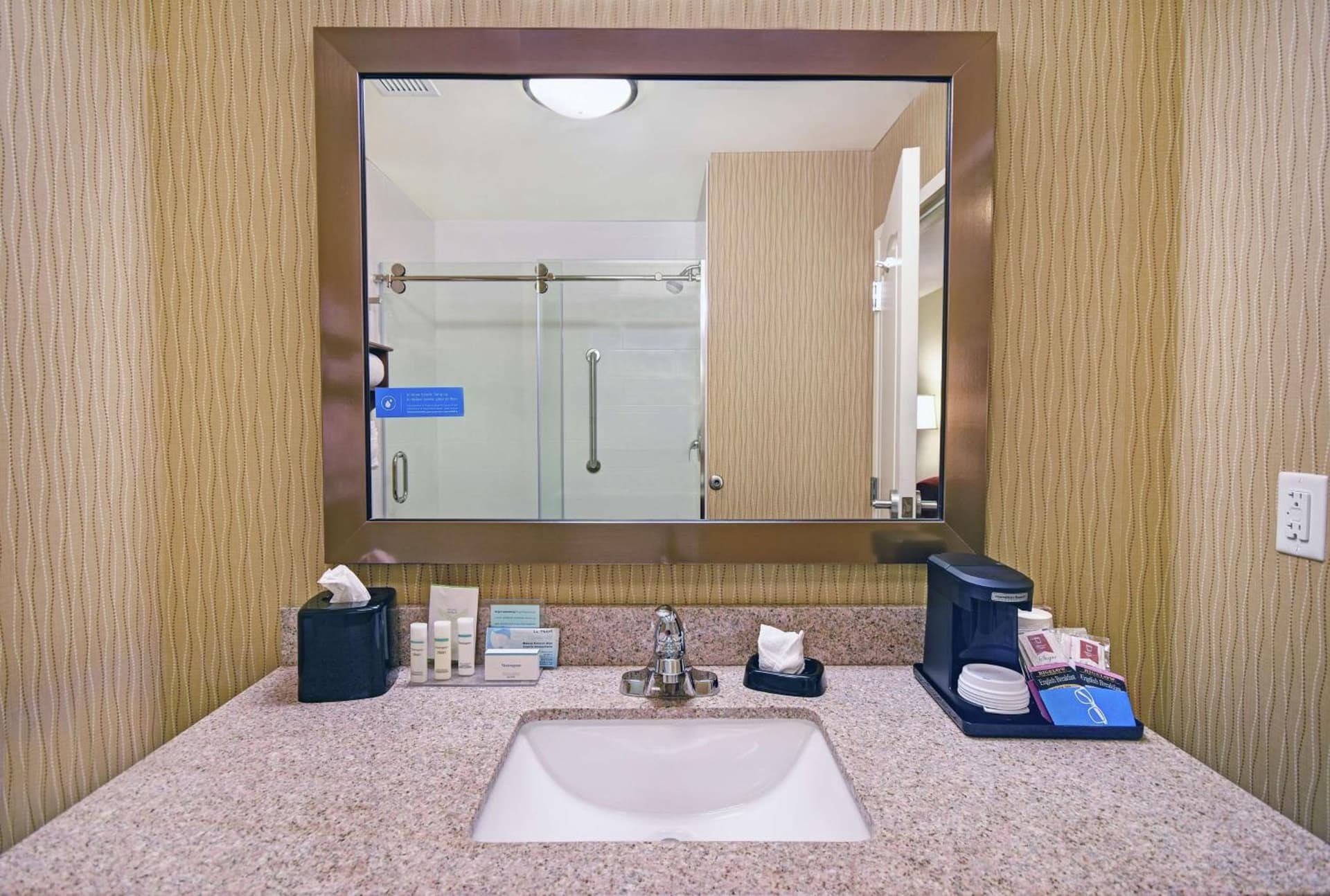 Hampton Inn & Suites Milwaukee/Franklin gallery photo in Franklin, WI — image 49