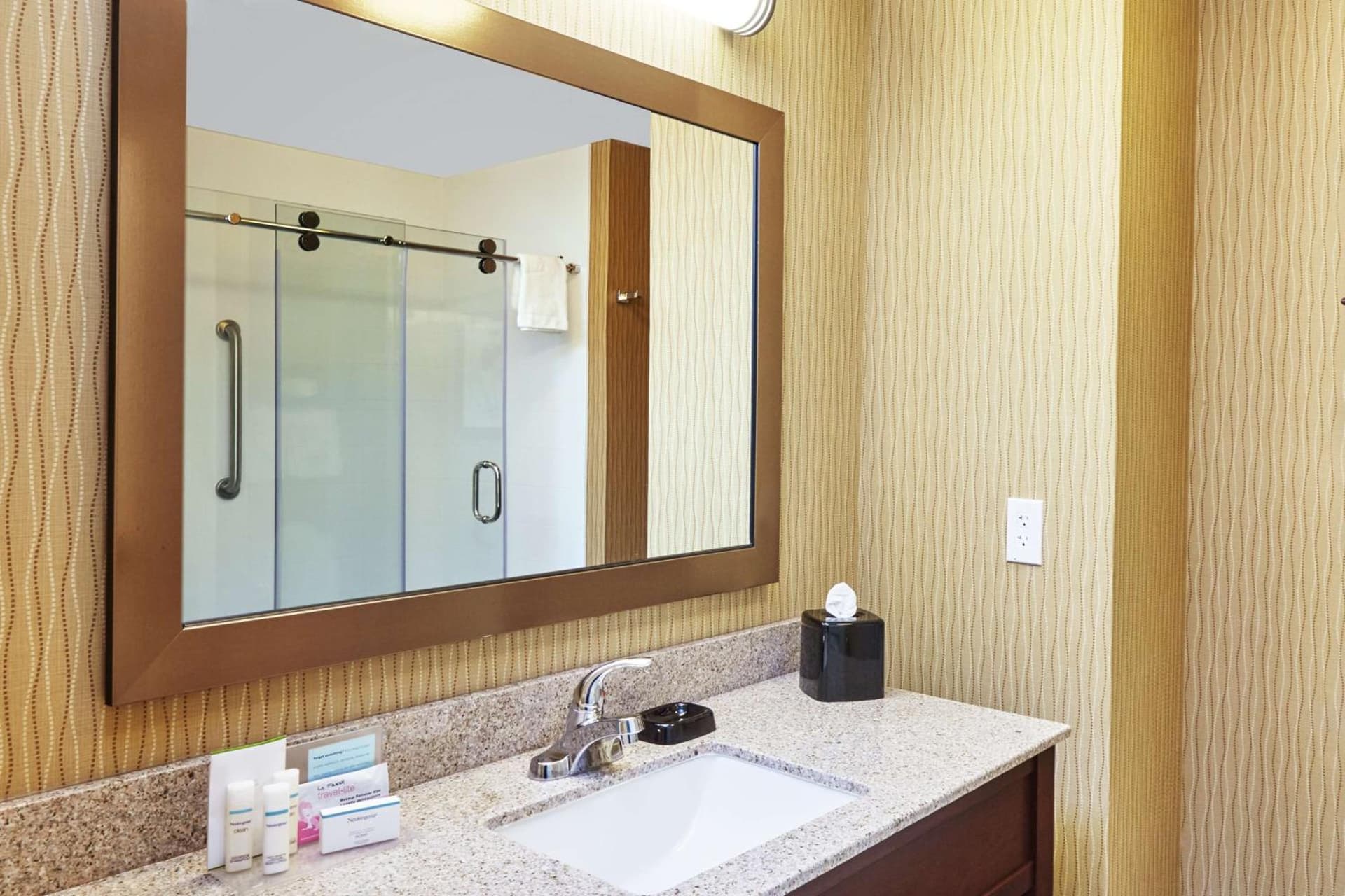 Hampton Inn & Suites Milwaukee/Franklin gallery photo in Franklin, WI — image 55
