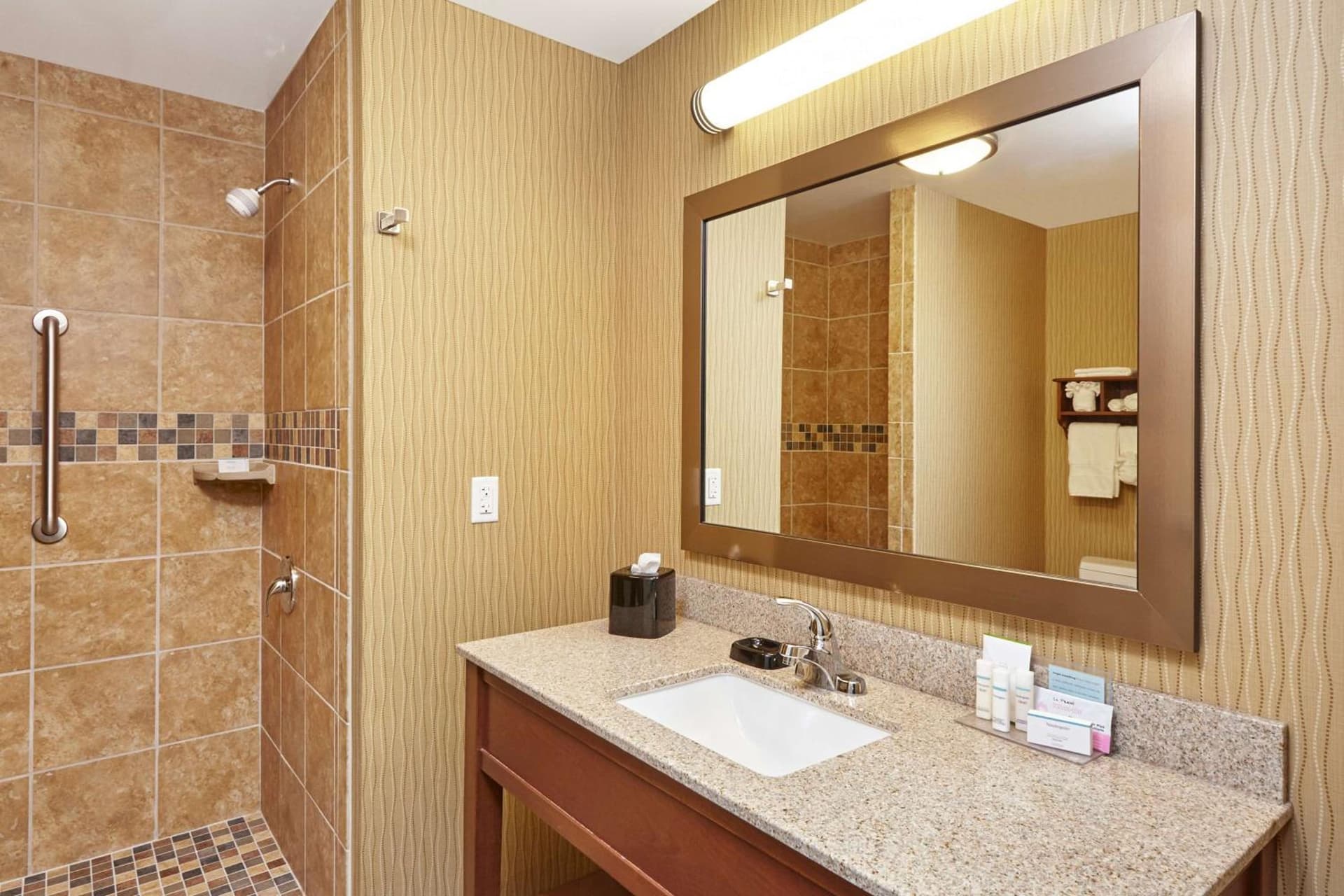 Hampton Inn & Suites Milwaukee/Franklin gallery photo in Franklin, WI — image 19