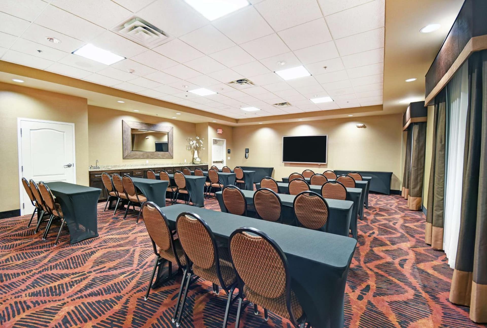 Hampton Inn & Suites Milwaukee/Franklin gallery photo in Franklin, WI — image 53