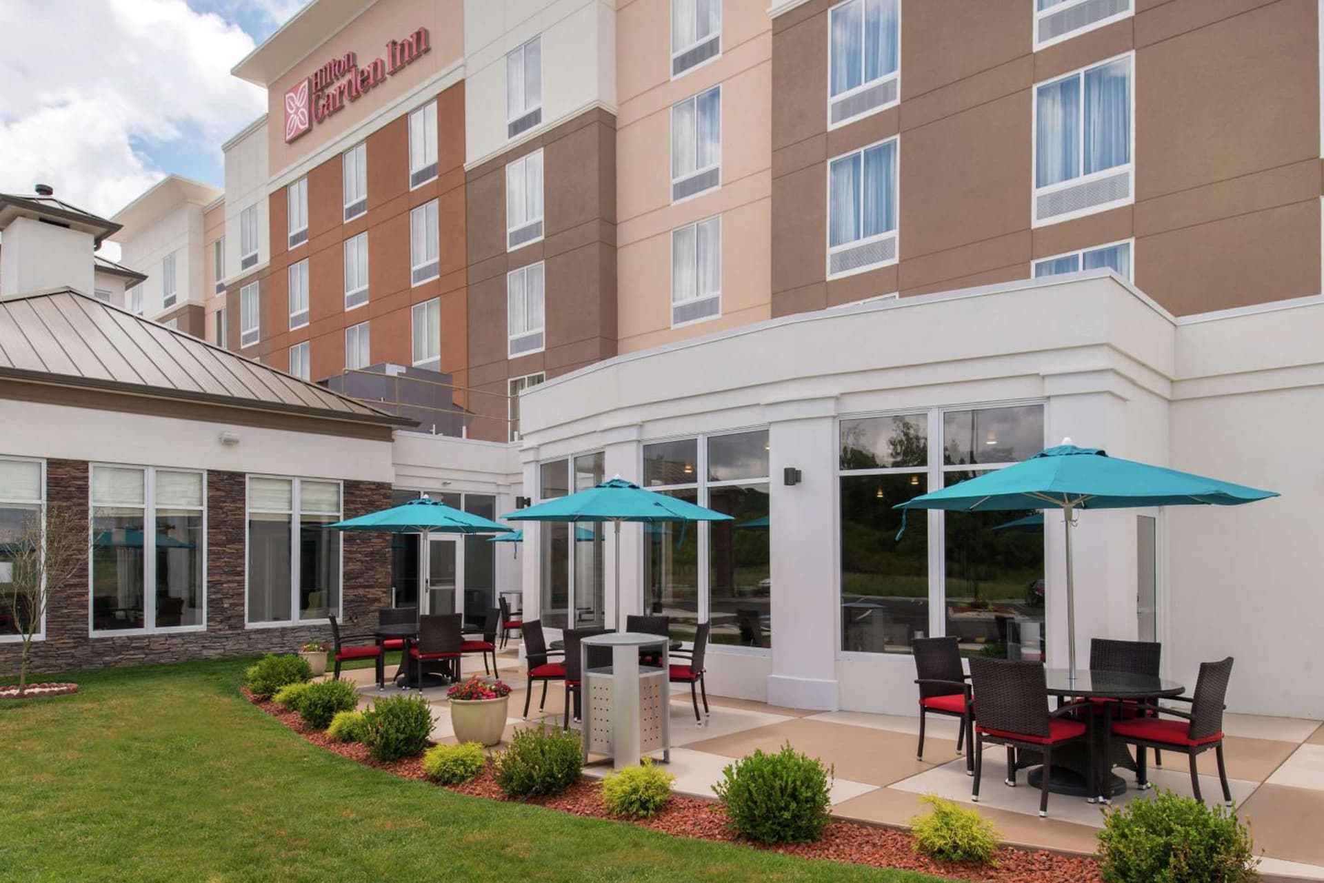 Hilton Garden Inn Bristol interior in Bristol, VA — gallery photo 2
