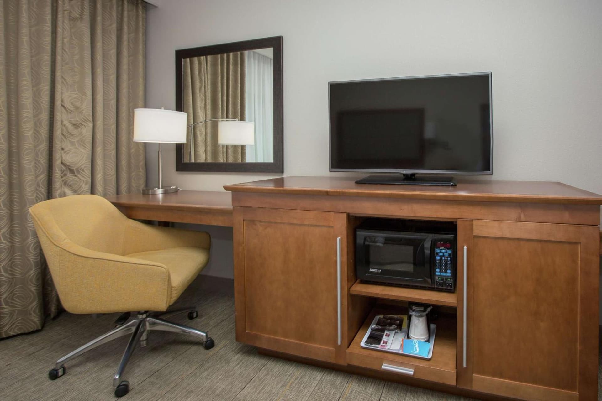 Hampton Inn & Suites - Knoxville Papermill Drive, TN gallery photo in Knoxville, TN — image 11