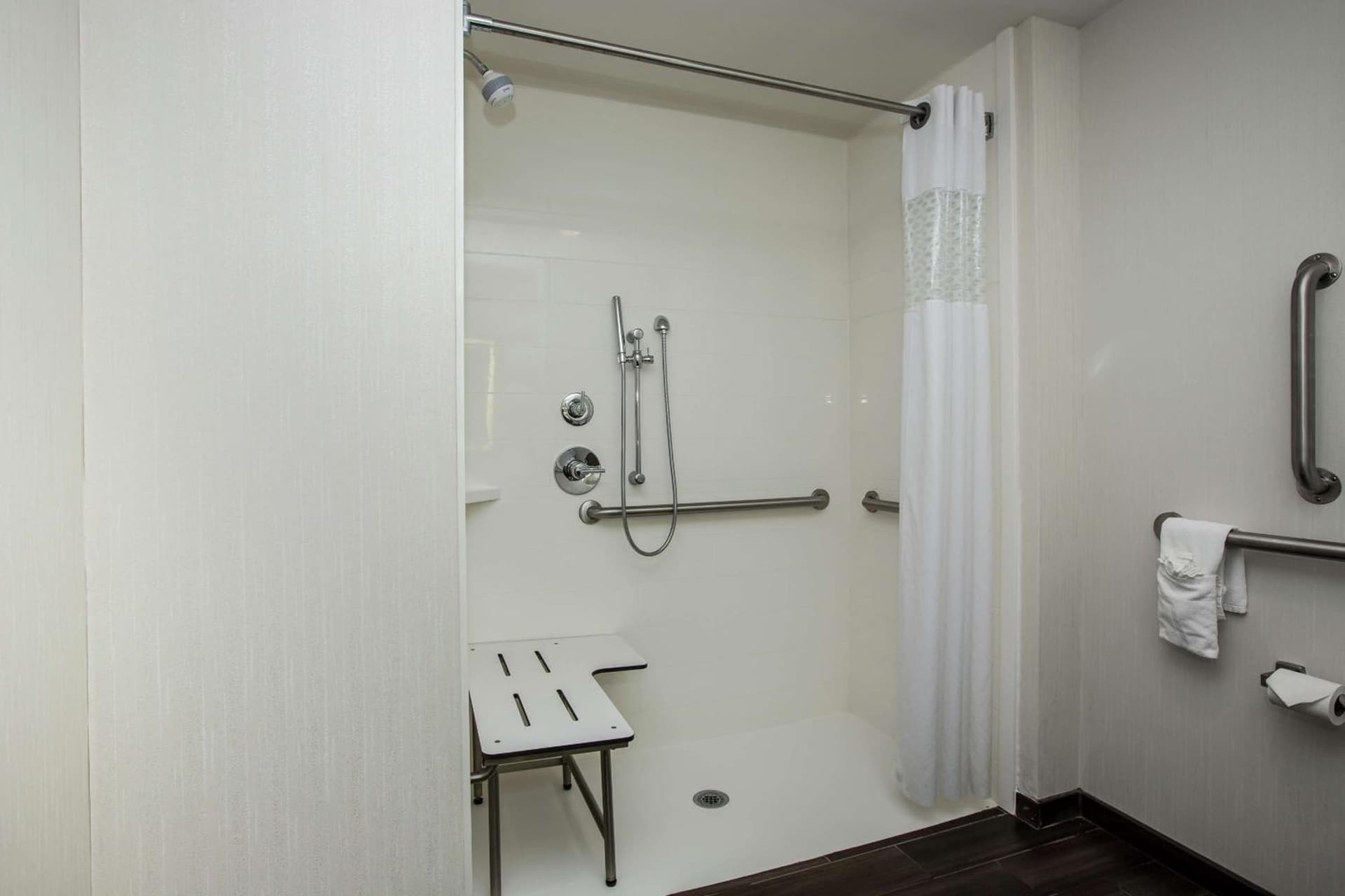 Hampton Inn & Suites - Knoxville Papermill Drive, TN gallery photo in Knoxville, TN — image 18