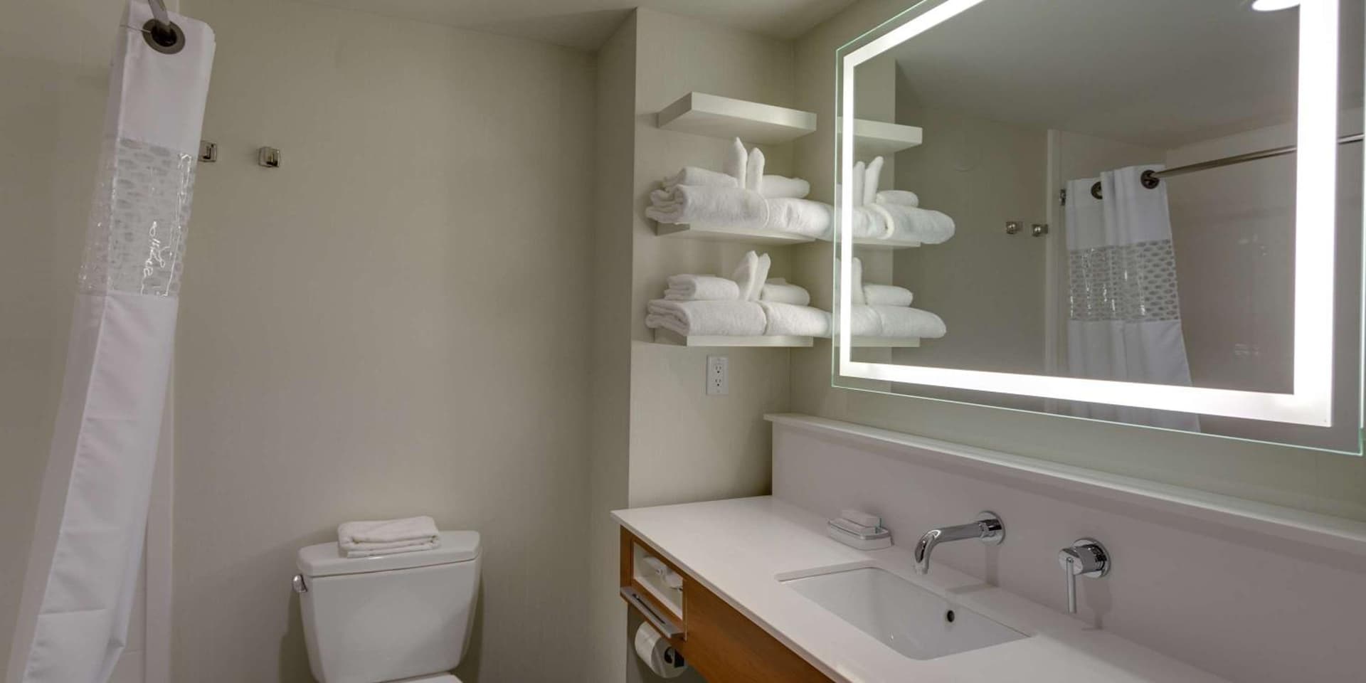 Hampton Inn & Suites - Knoxville Papermill Drive, TN gallery photo in Knoxville, TN — image 23