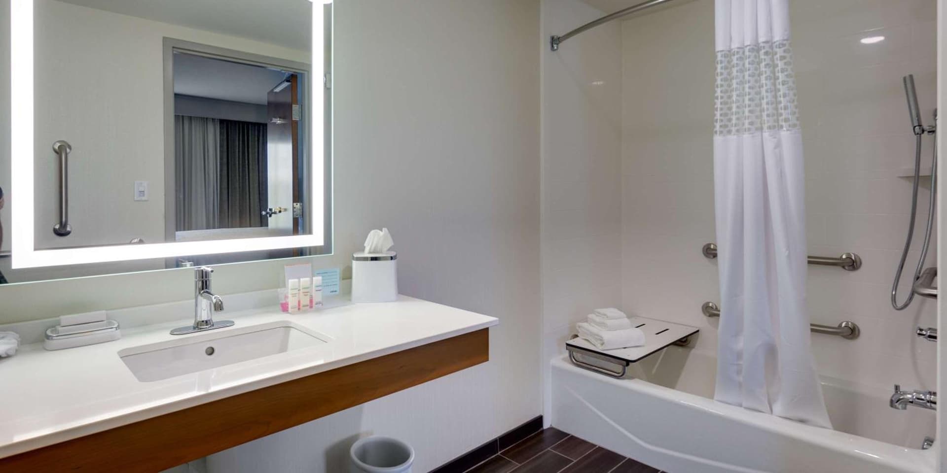 Hampton Inn & Suites - Knoxville Papermill Drive, TN gallery photo in Knoxville, TN — image 33