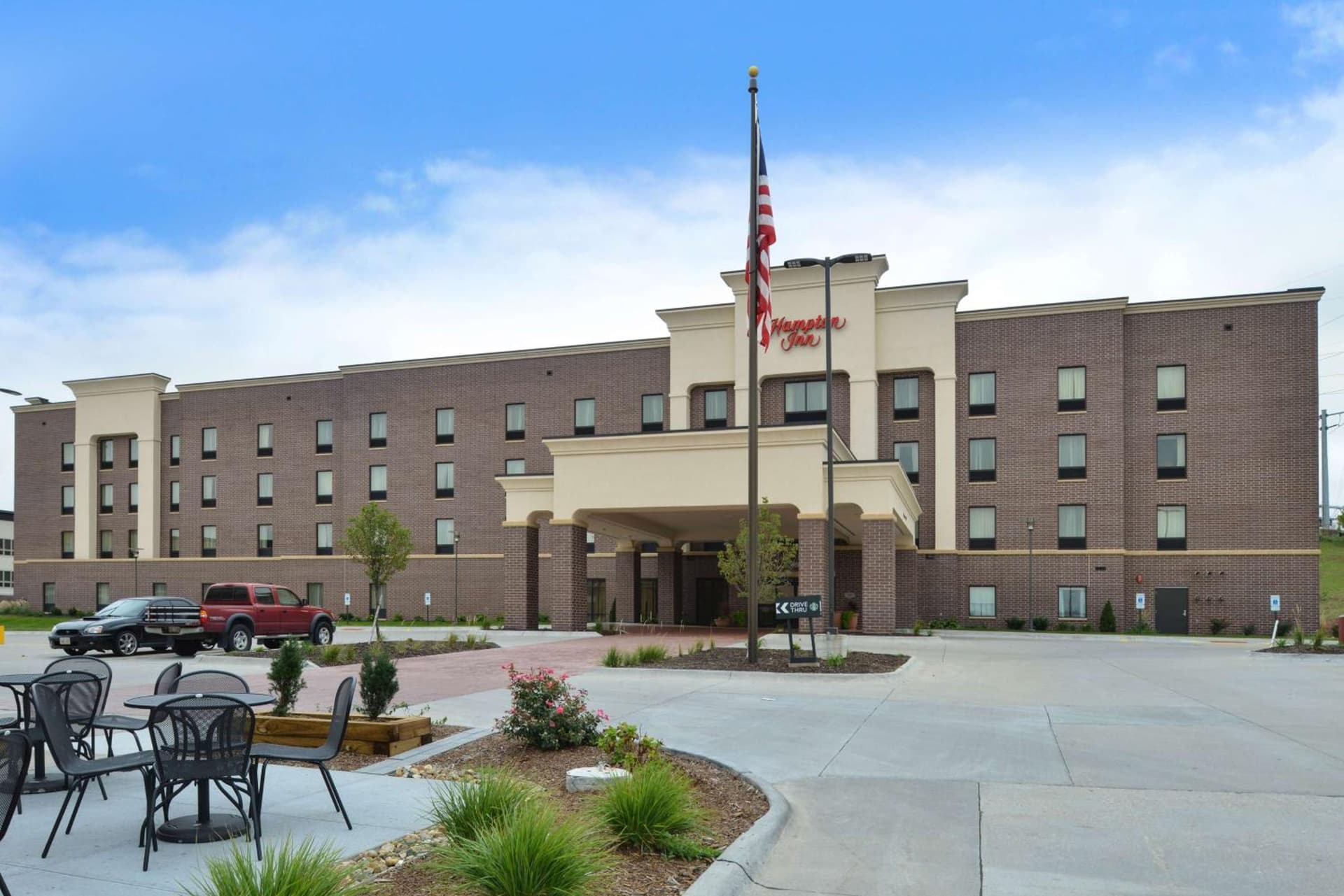Hampton Inn Omaha Midtown-Aksarben interior in Omaha, NE — gallery photo 2