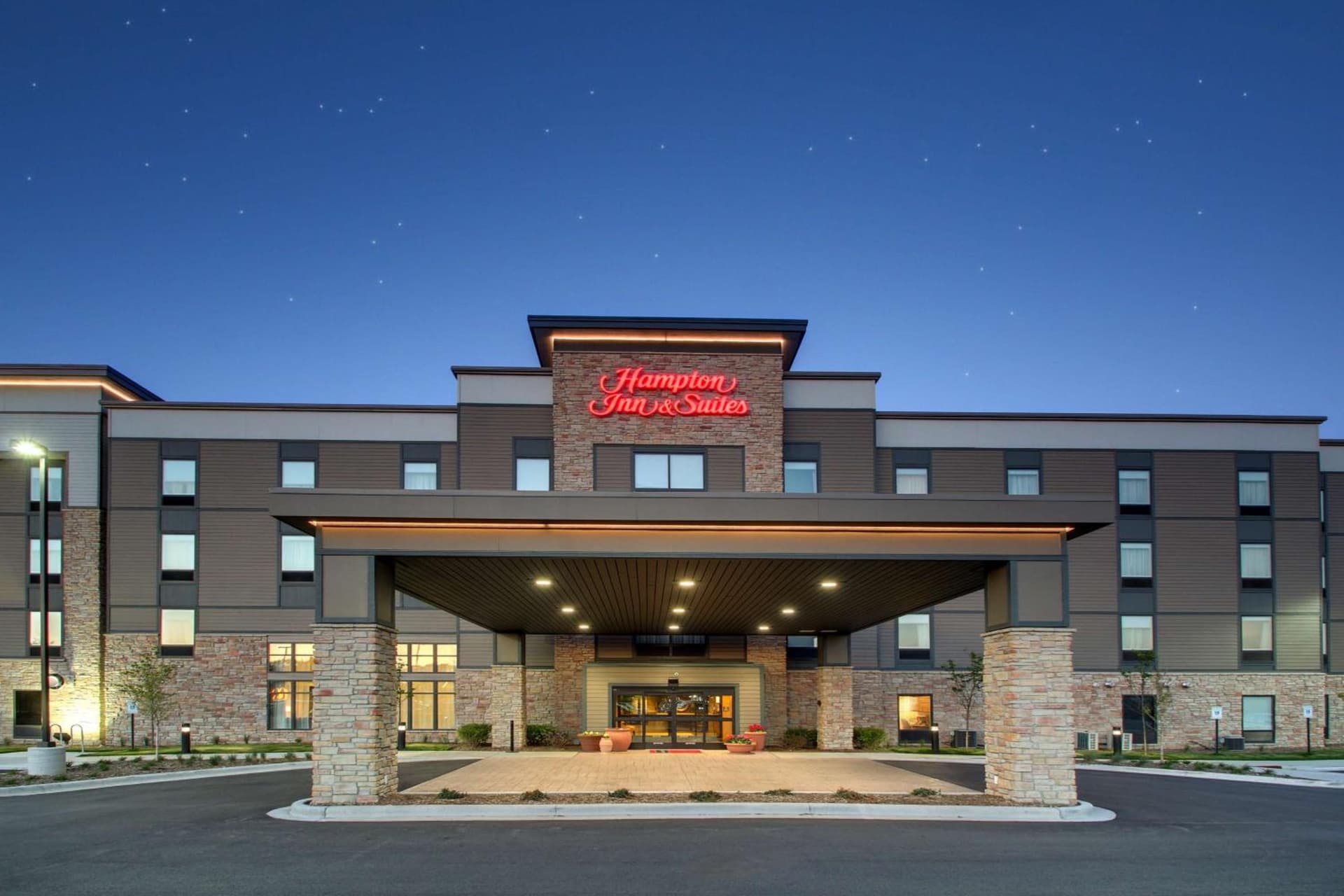 Hampton Inn & Suites Milwaukee West property views in West Allis, WI — gallery photo 3