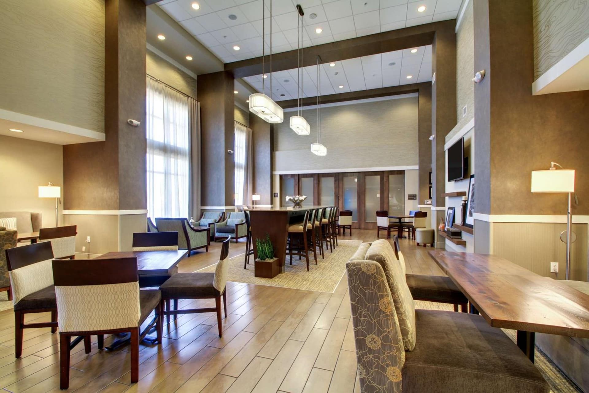 Hampton Inn & Suites Milwaukee West gallery photo in West Allis, WI — image 10