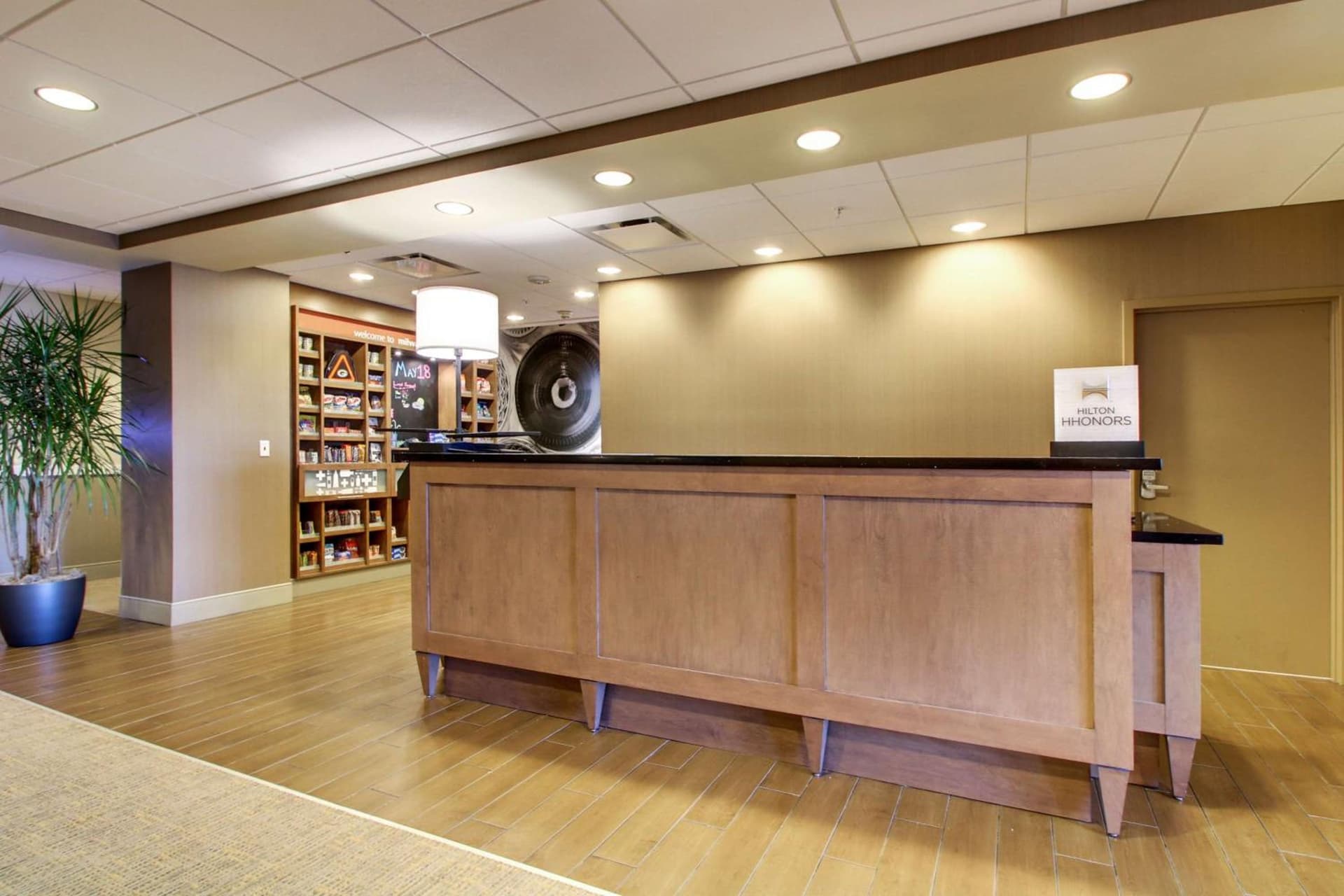 Hampton Inn & Suites Milwaukee West gallery photo in West Allis, WI — image 52