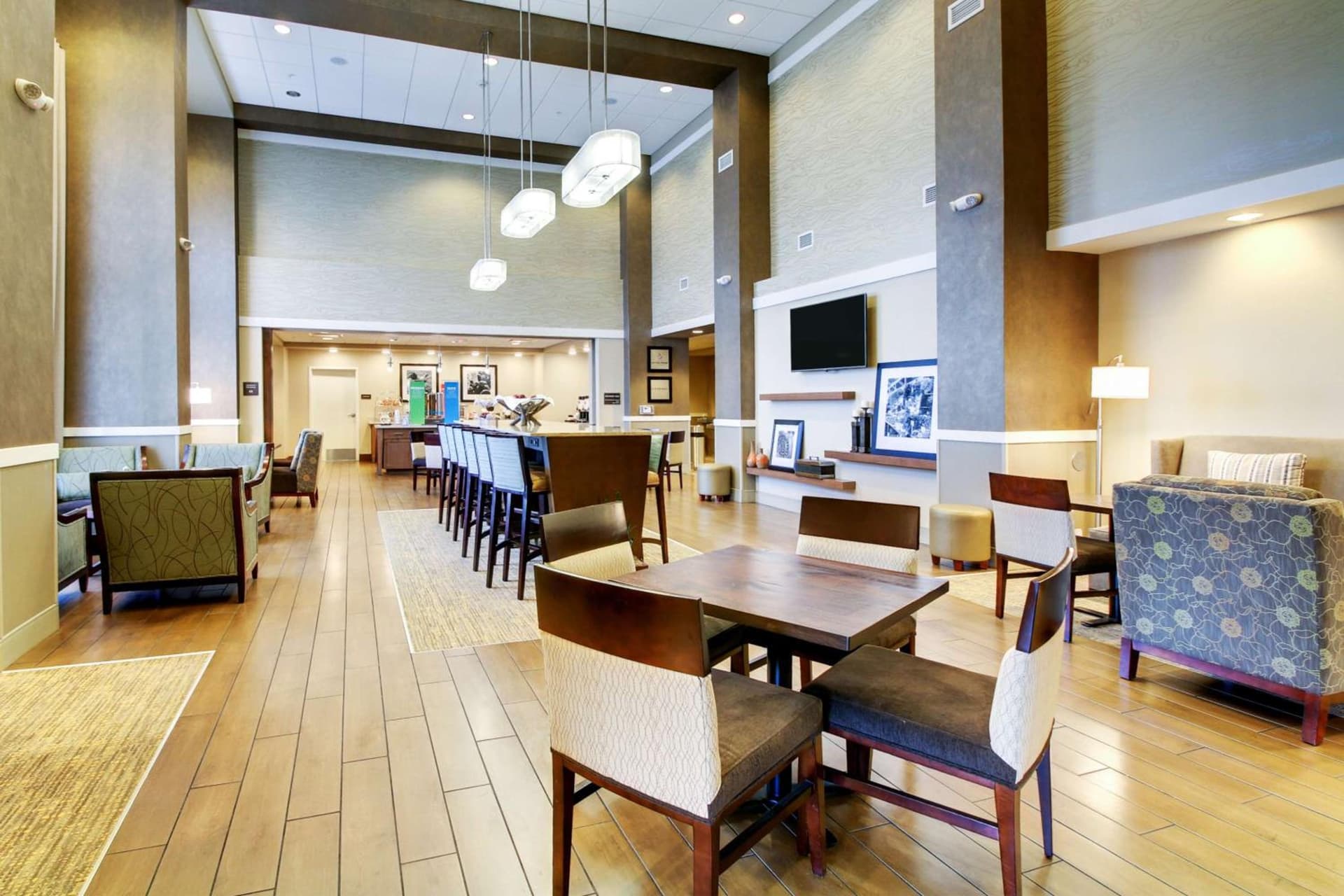 Hampton Inn & Suites Milwaukee West gallery photo in West Allis, WI — image 8