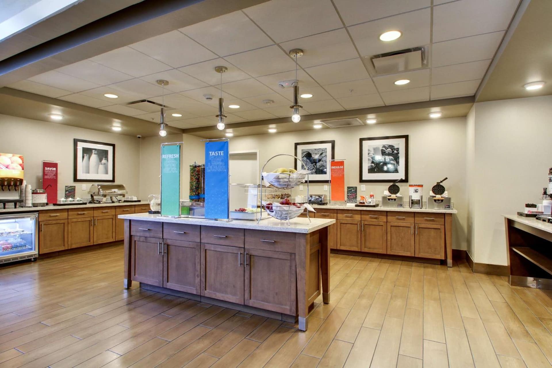 Hampton Inn & Suites Milwaukee West gallery photo in West Allis, WI — image 31