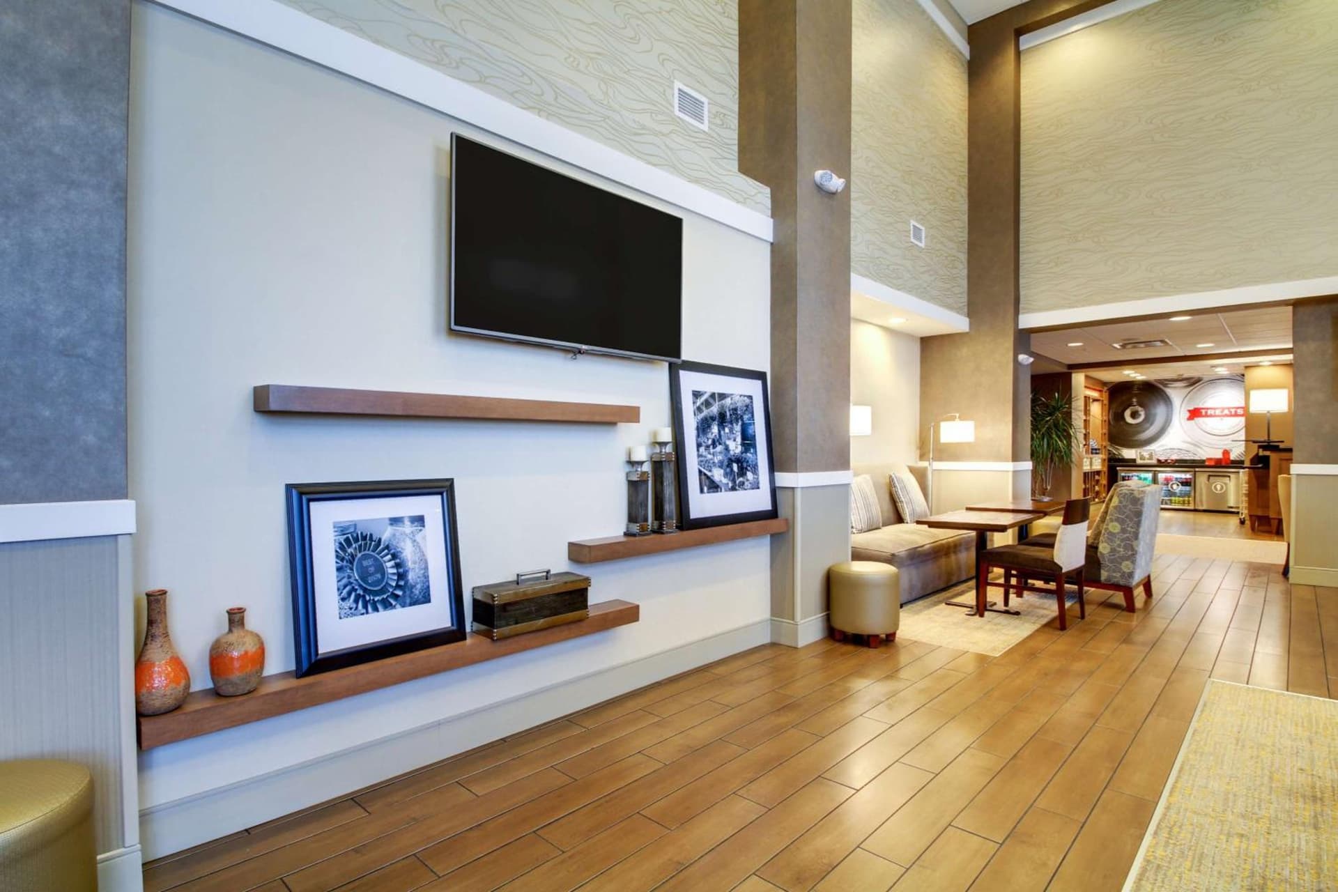Hampton Inn & Suites Milwaukee West gallery photo in West Allis, WI — image 37