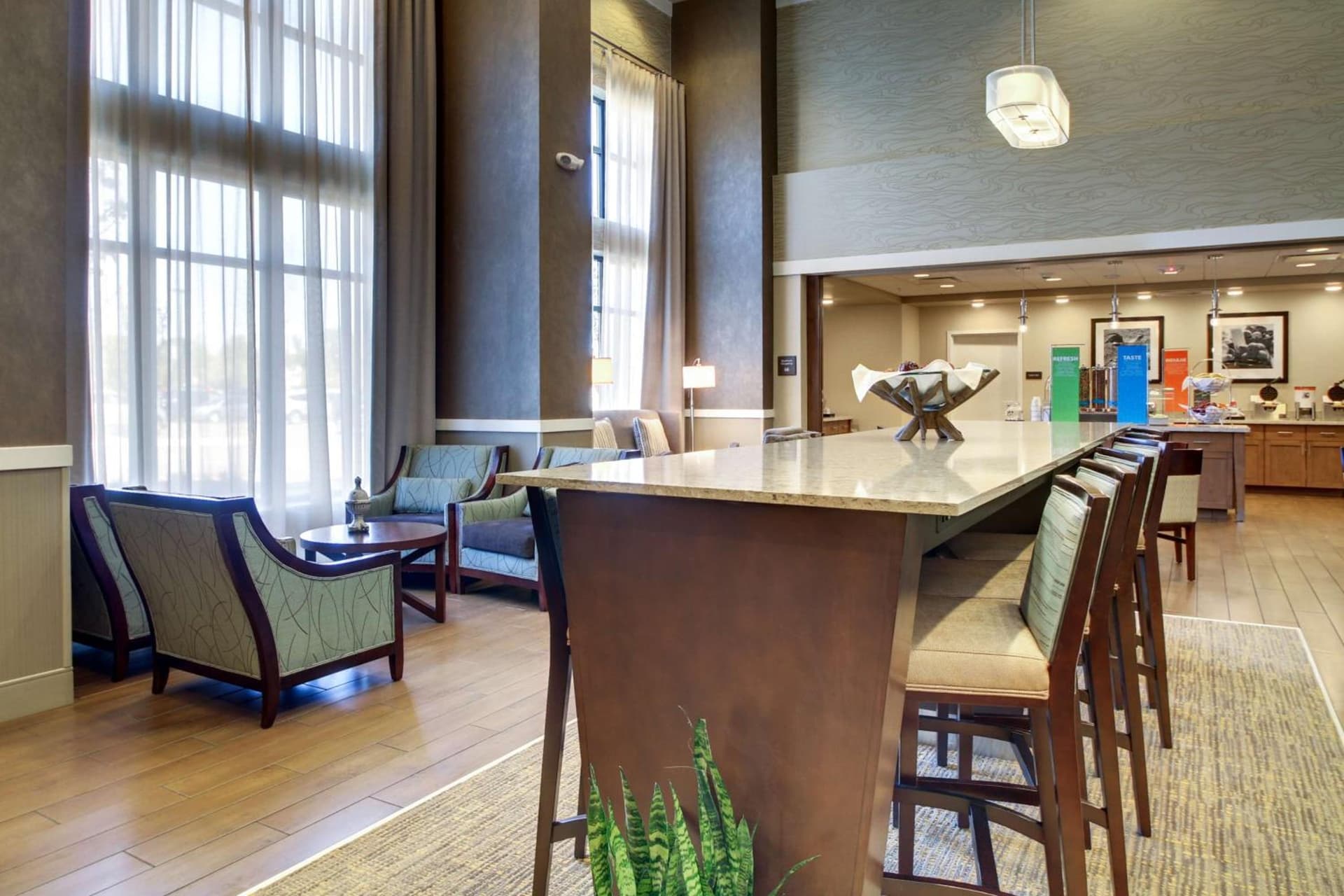 Hampton Inn & Suites Milwaukee West gallery photo in West Allis, WI — image 48