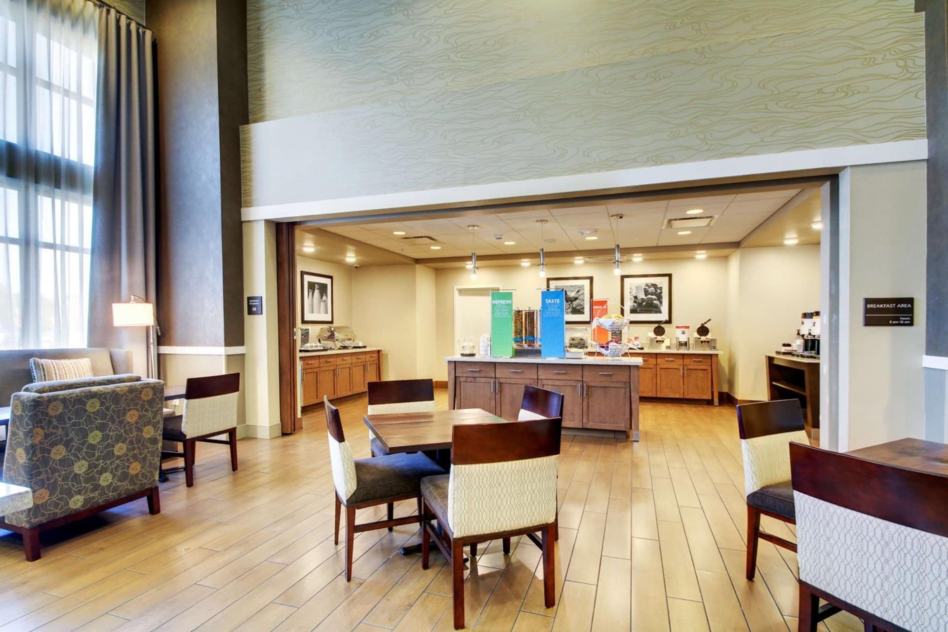 Hampton Inn & Suites Milwaukee West gallery photo in West Allis, WI — image 45