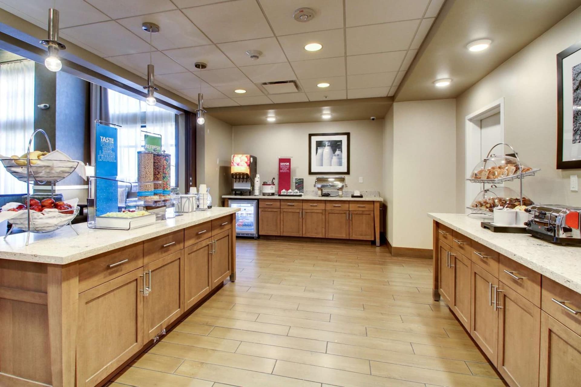 Hampton Inn & Suites Milwaukee West gallery photo in West Allis, WI — image 33