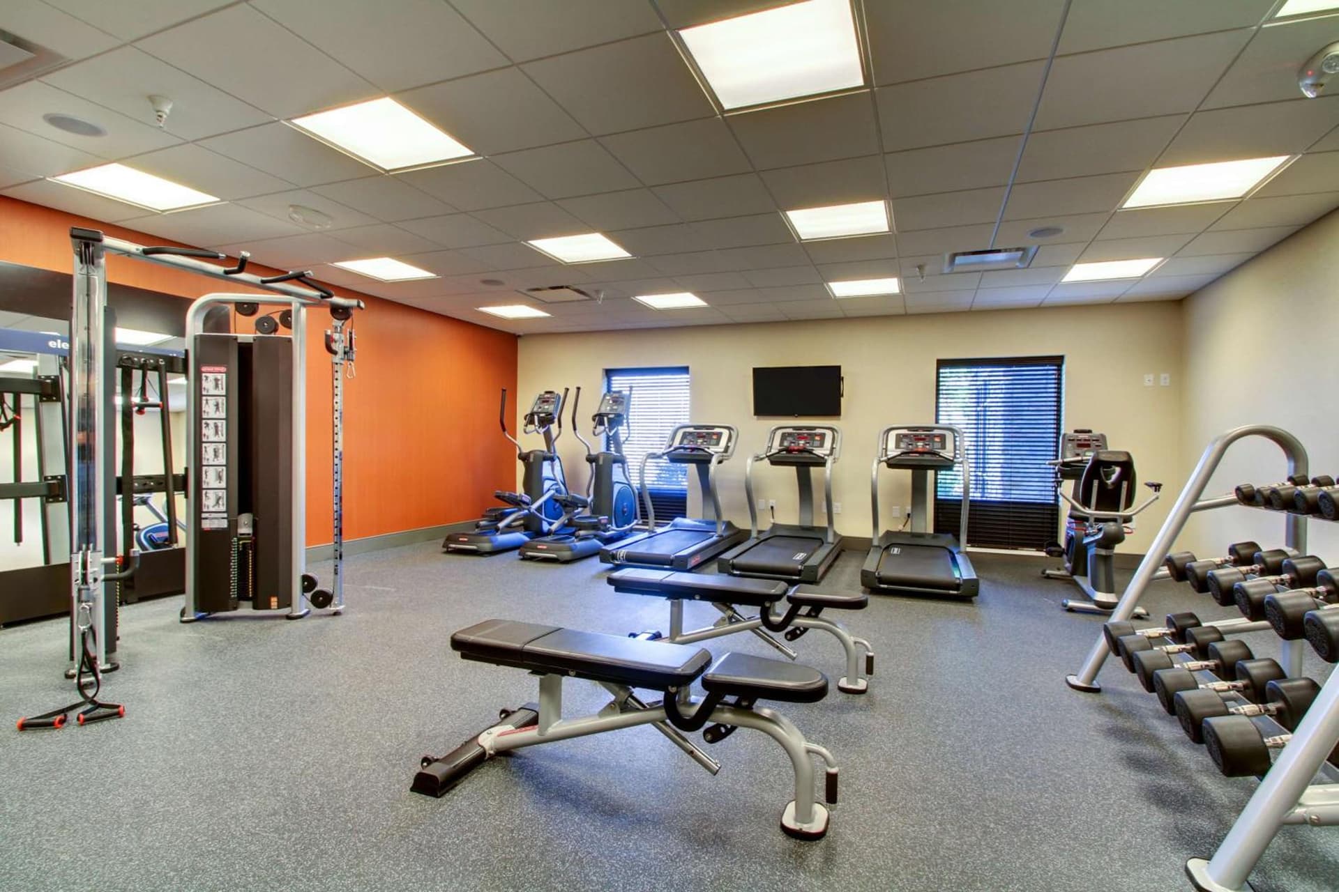 Hampton Inn & Suites Milwaukee West gallery photo in West Allis, WI — image 43