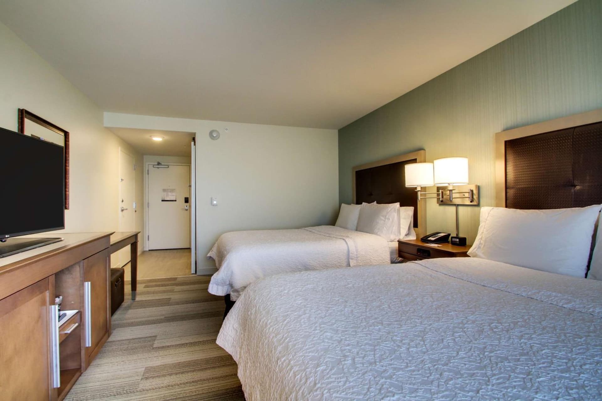 Hampton Inn & Suites Milwaukee West gallery photo in West Allis, WI — image 19