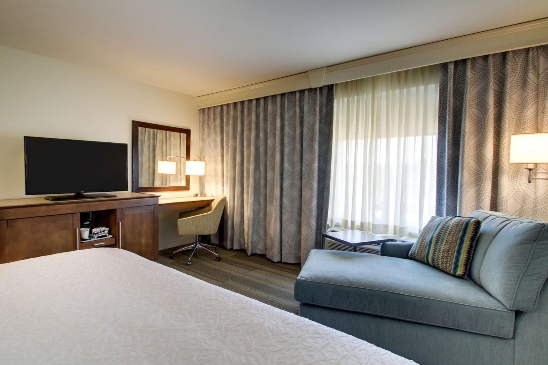 Hampton Inn & Suites Milwaukee West gallery photo in West Allis, WI — image 14