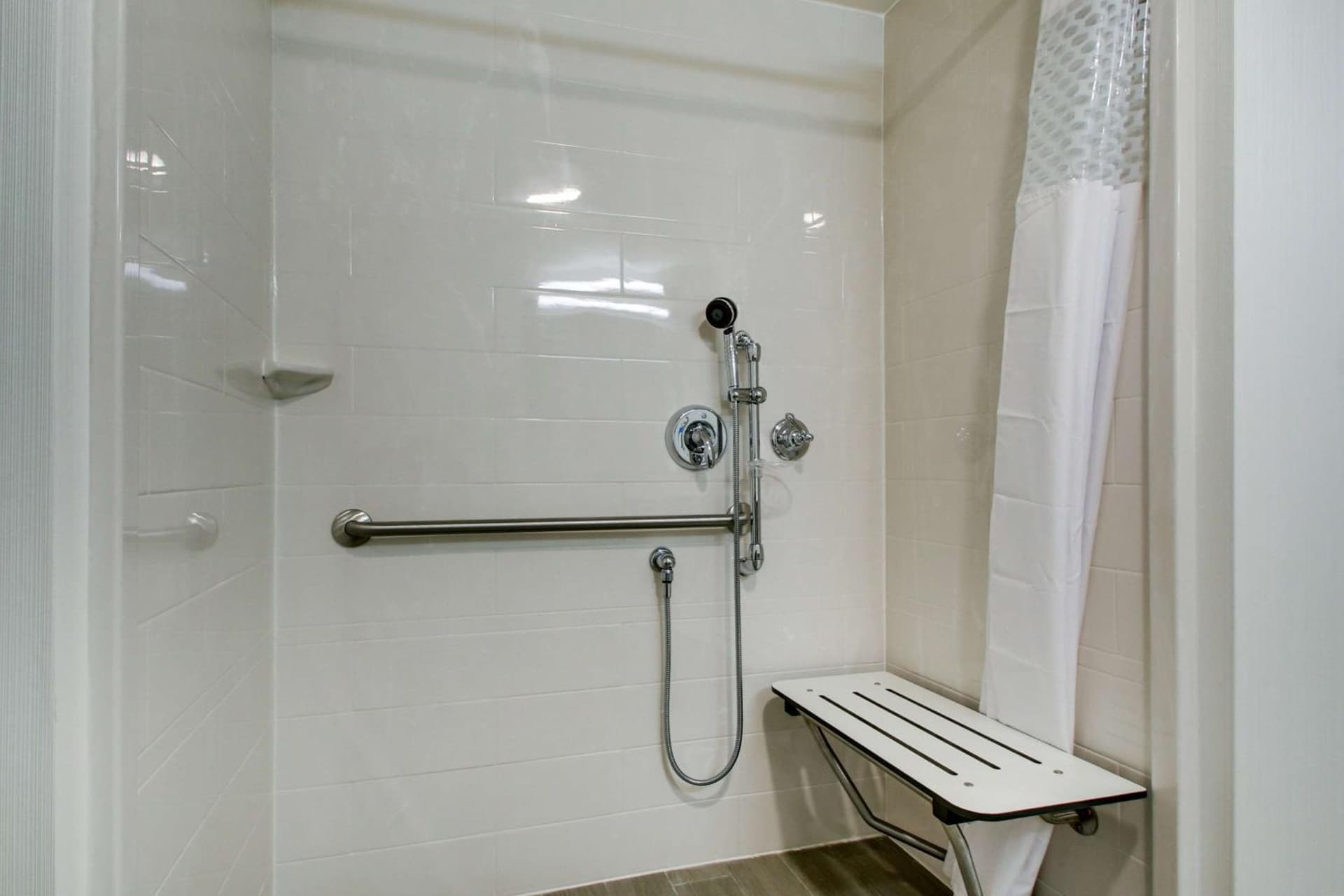 Hampton Inn & Suites Milwaukee West gallery photo in West Allis, WI — image 17