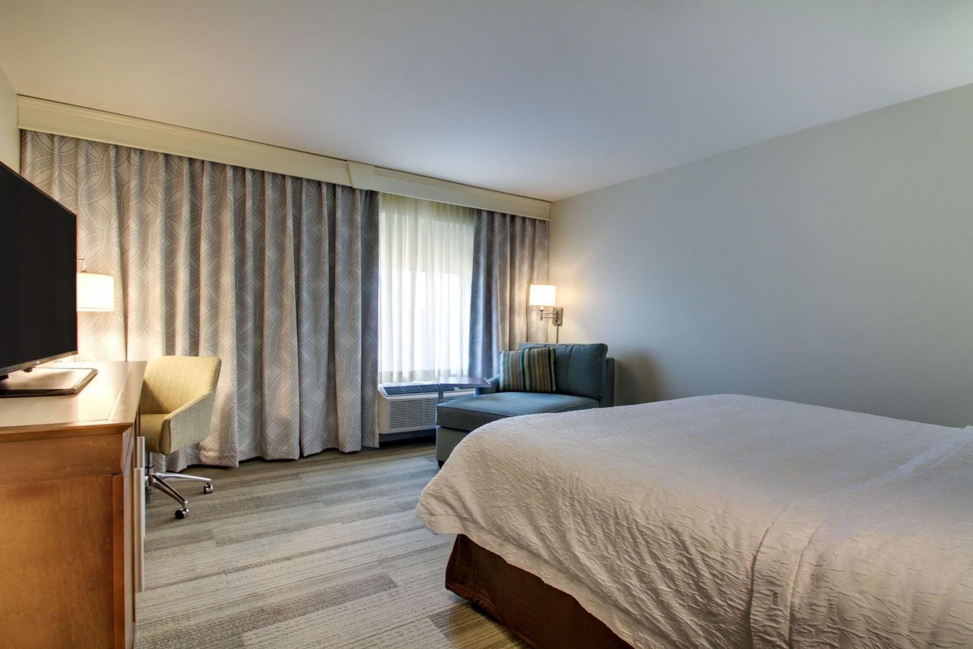 Hampton Inn & Suites Milwaukee West gallery photo in West Allis, WI — image 16