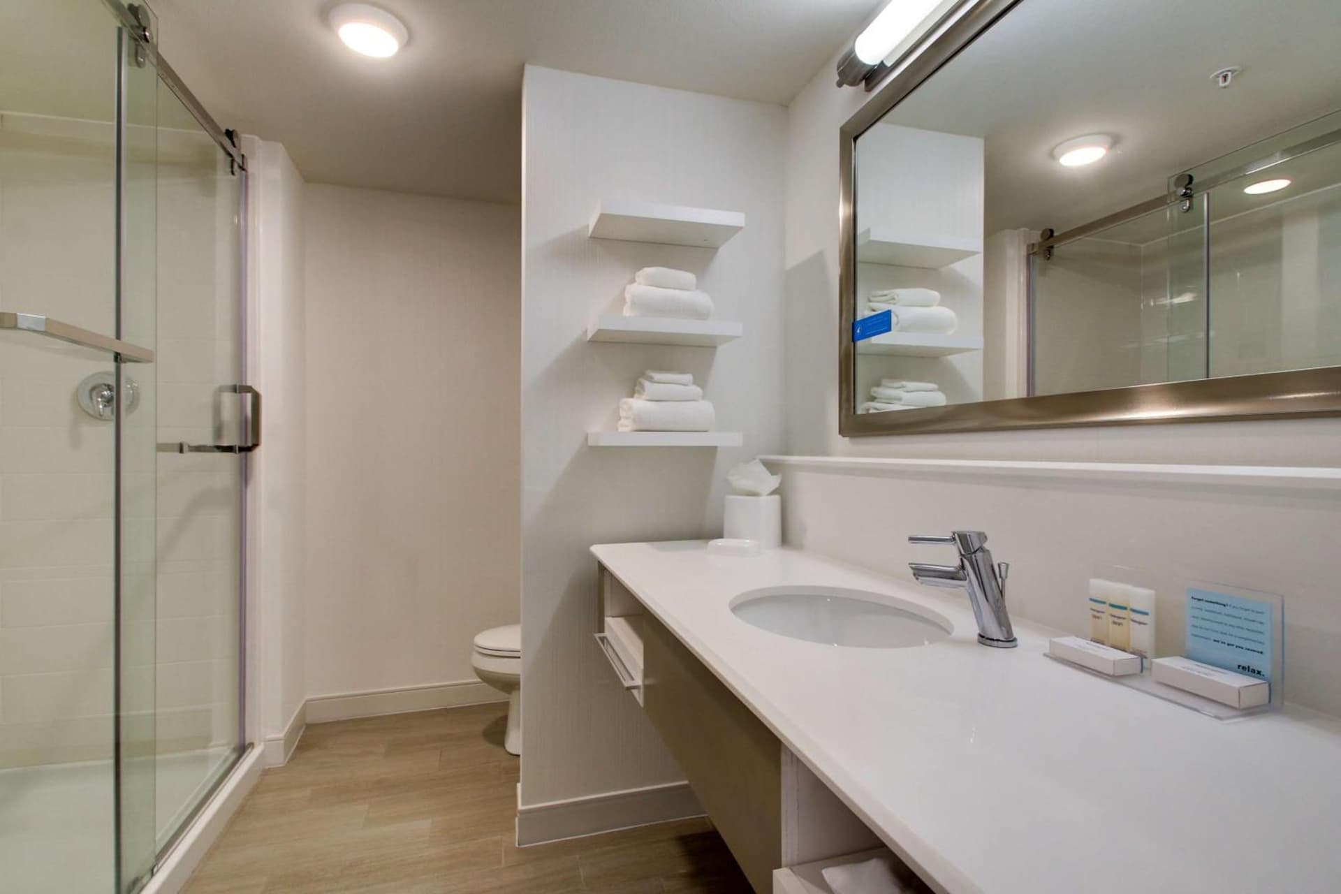 Hampton Inn & Suites Milwaukee West gallery photo in West Allis, WI — image 50